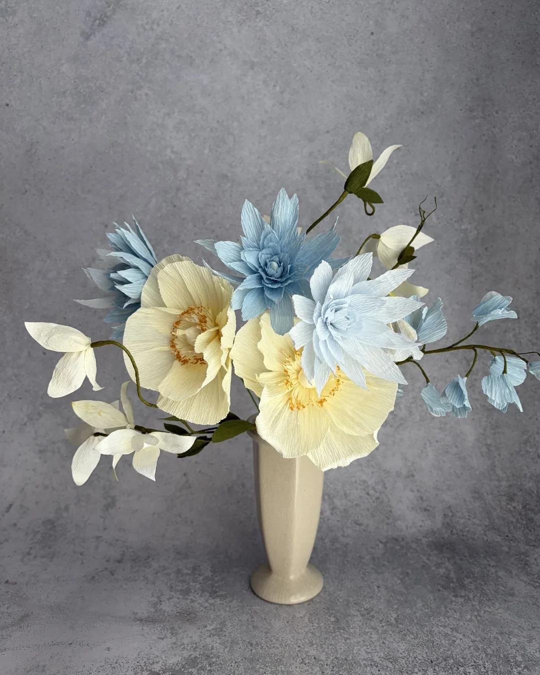 Bouquet No. 05 - Papierblumenstrauß, handgefertigt aus Krepppapier