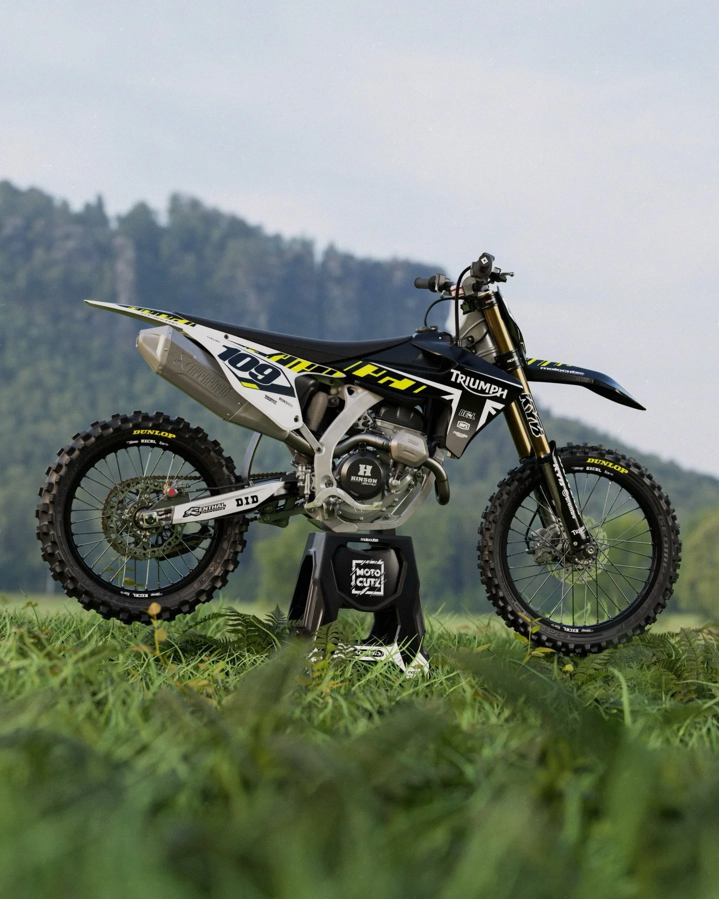 The 2026 Triumph TF450 has joined the family. 😎

You can find this graphics kit and many more on the @motocutzmx website!

#mxrender #3drender #3d #3dartwork #3dartists