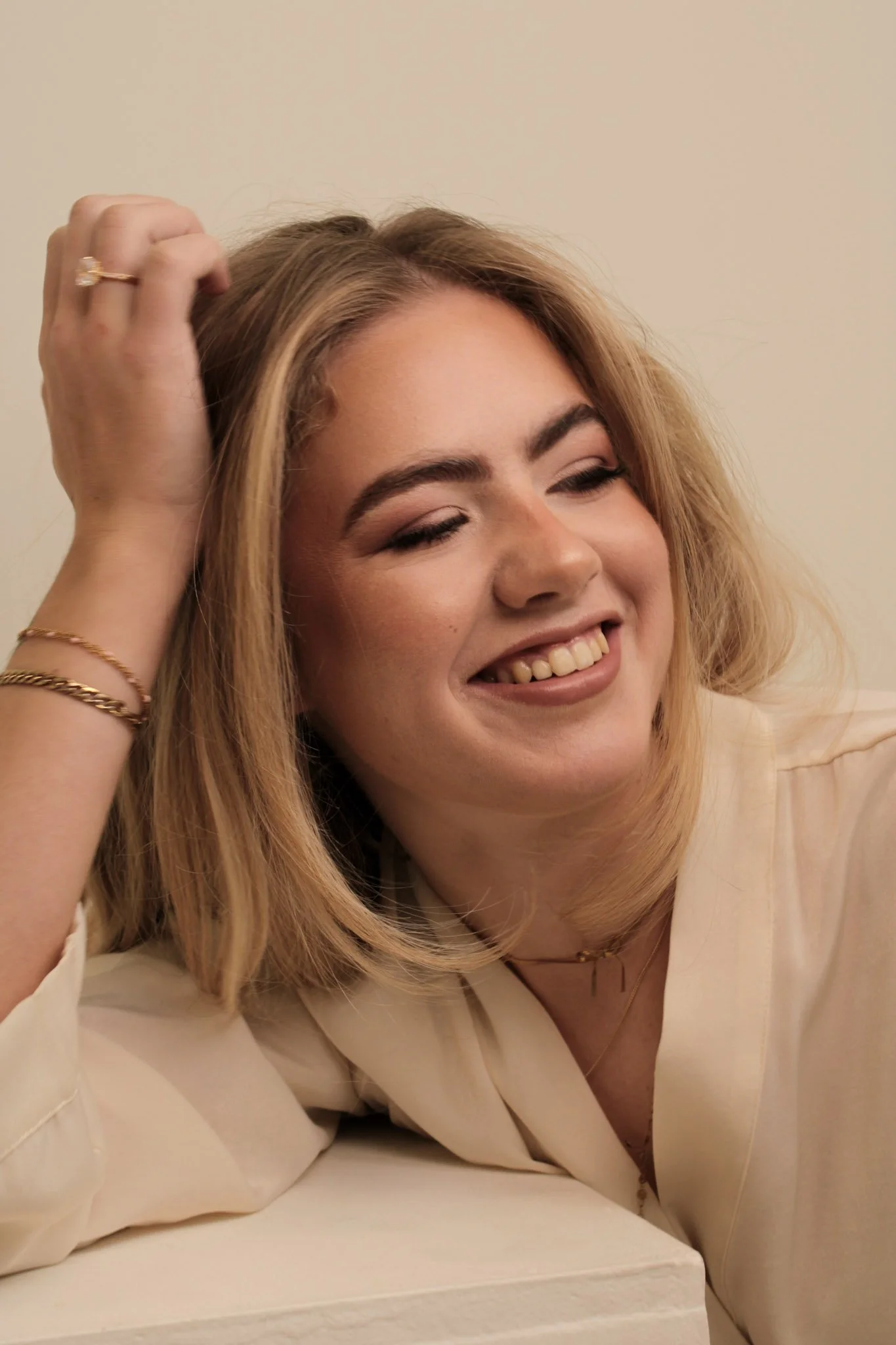 Radiant bridal makeup with warm tones and soft glam finish by Eva Imeliana.