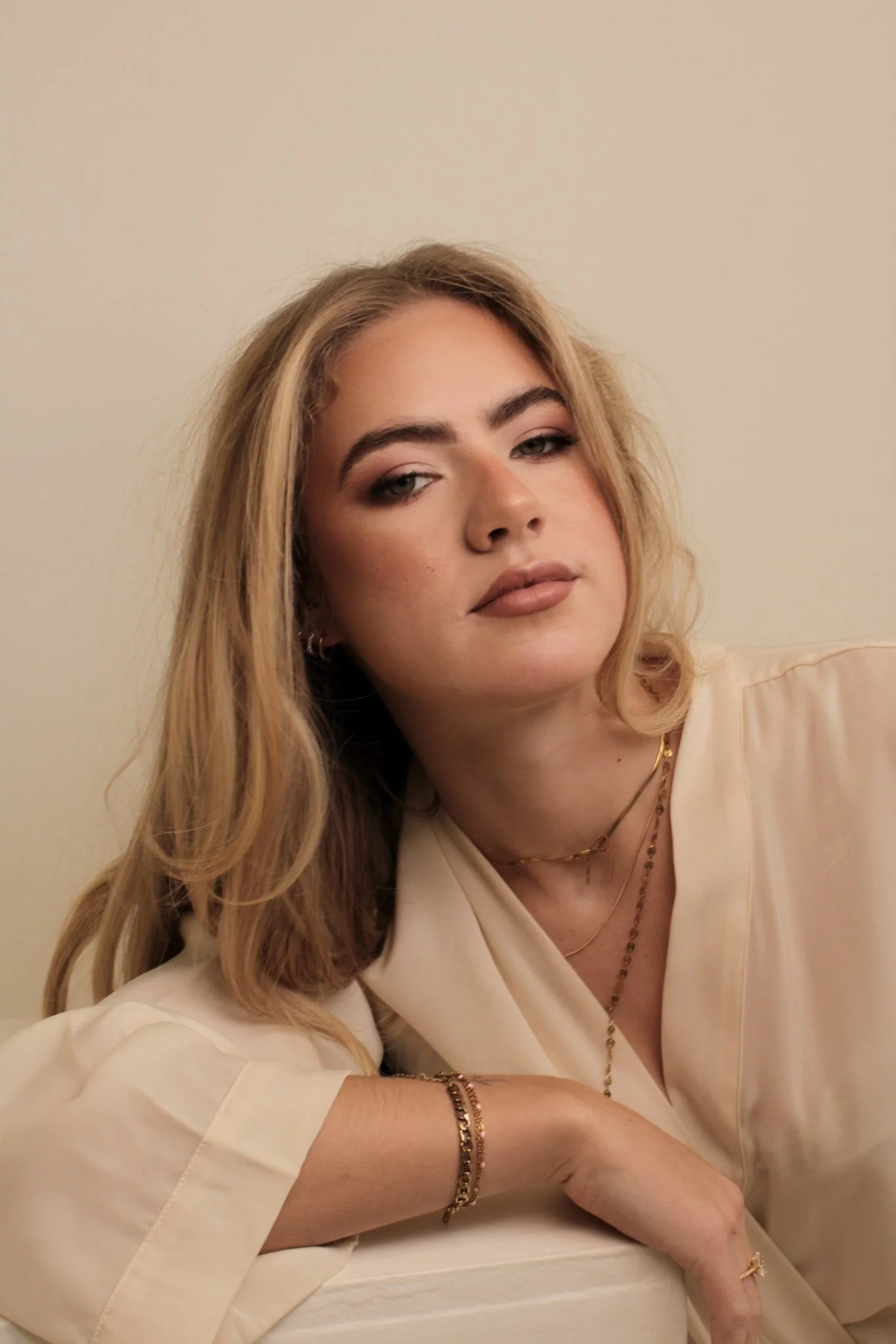 Soft natural bridal makeup look with glowing skin and defined eyes by Eva Imeliana, makeup artist in the Netherlands and Italy.