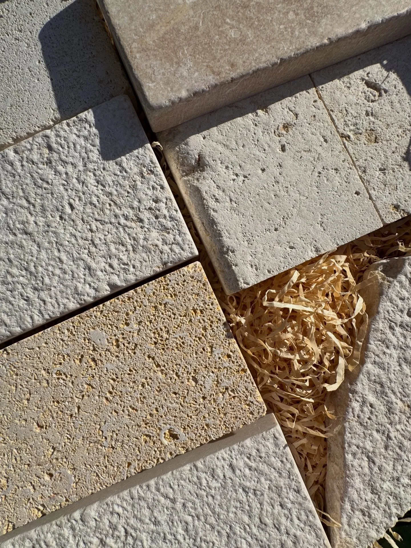 Care package from our friends at @gathercoaustralia - The experts in all things natural materials 🙌🏼

A curated selection of textured limestone and marble, across a range of tones and finishes.