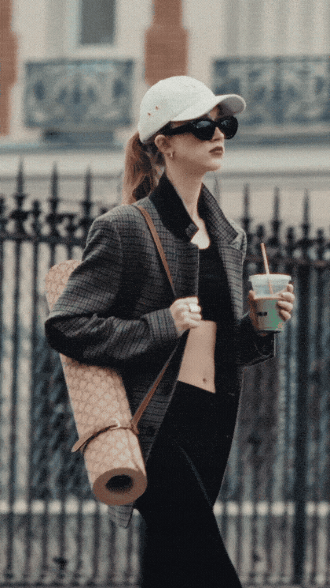 OPS_VOGUE_916_PILATES_CELINE_MARS_2025_REELS_1- (2).gif