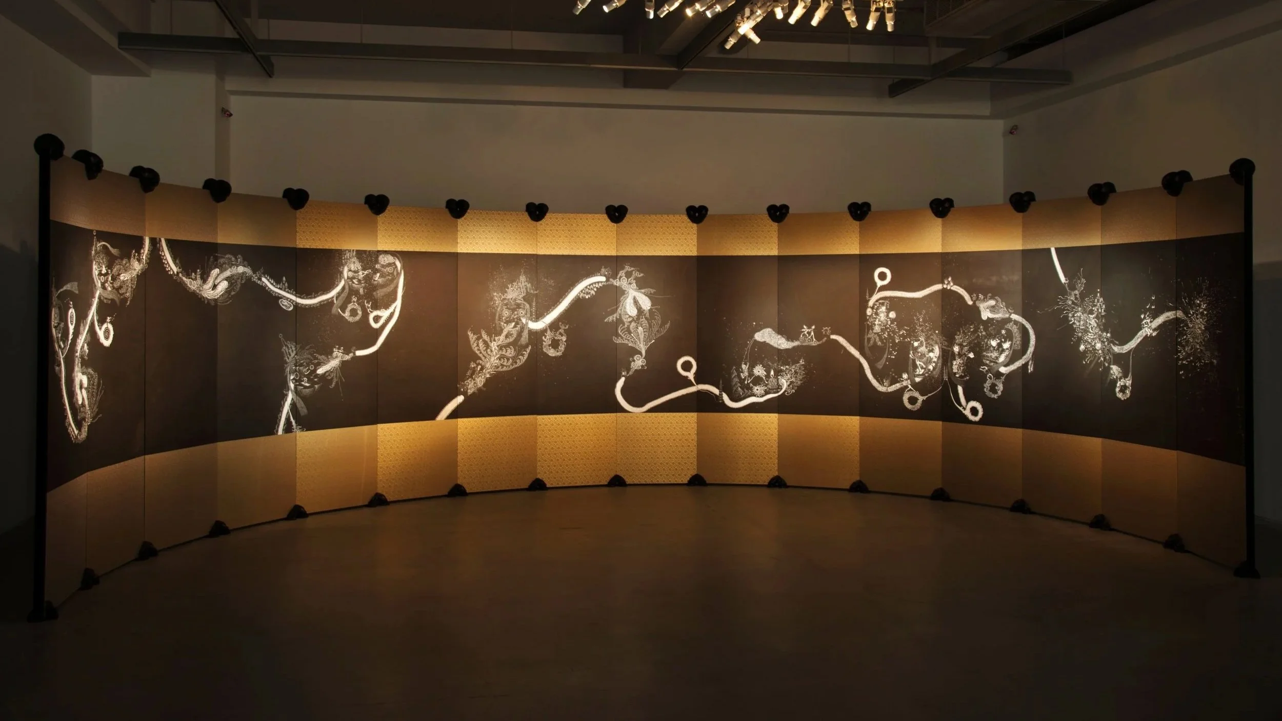 內經圖變奏曲 The Variation of the Inner-Scripture / Acrylic on Chinese paper mounted on board, 3D printings / 231 x70 x 5cm x 16pc. / 2005-2018