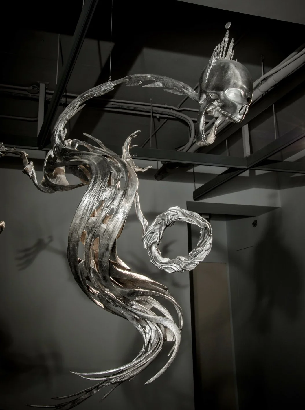成龍成鳳 Transformation into Dragon and Phoenix / Aluminum / Dragon: 132 x 141 x 160 cm / Pheonix:244 x 143 x 135 cm / 2018