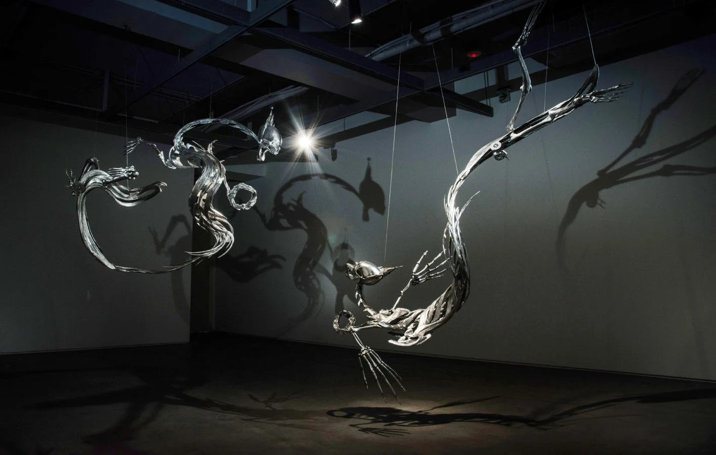 成龍成鳳 Transformation into Dragon and Phoenix / Aluminum / Dragon: 132 x 141 x 160 cm / Pheonix:244 x 143 x 135 cm / 2018