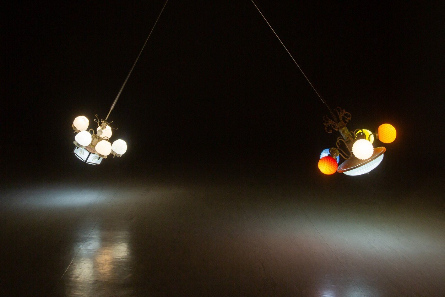 彭弘智 Hung-Chih Peng / 開光的吊燈 Consecrated Chandelier