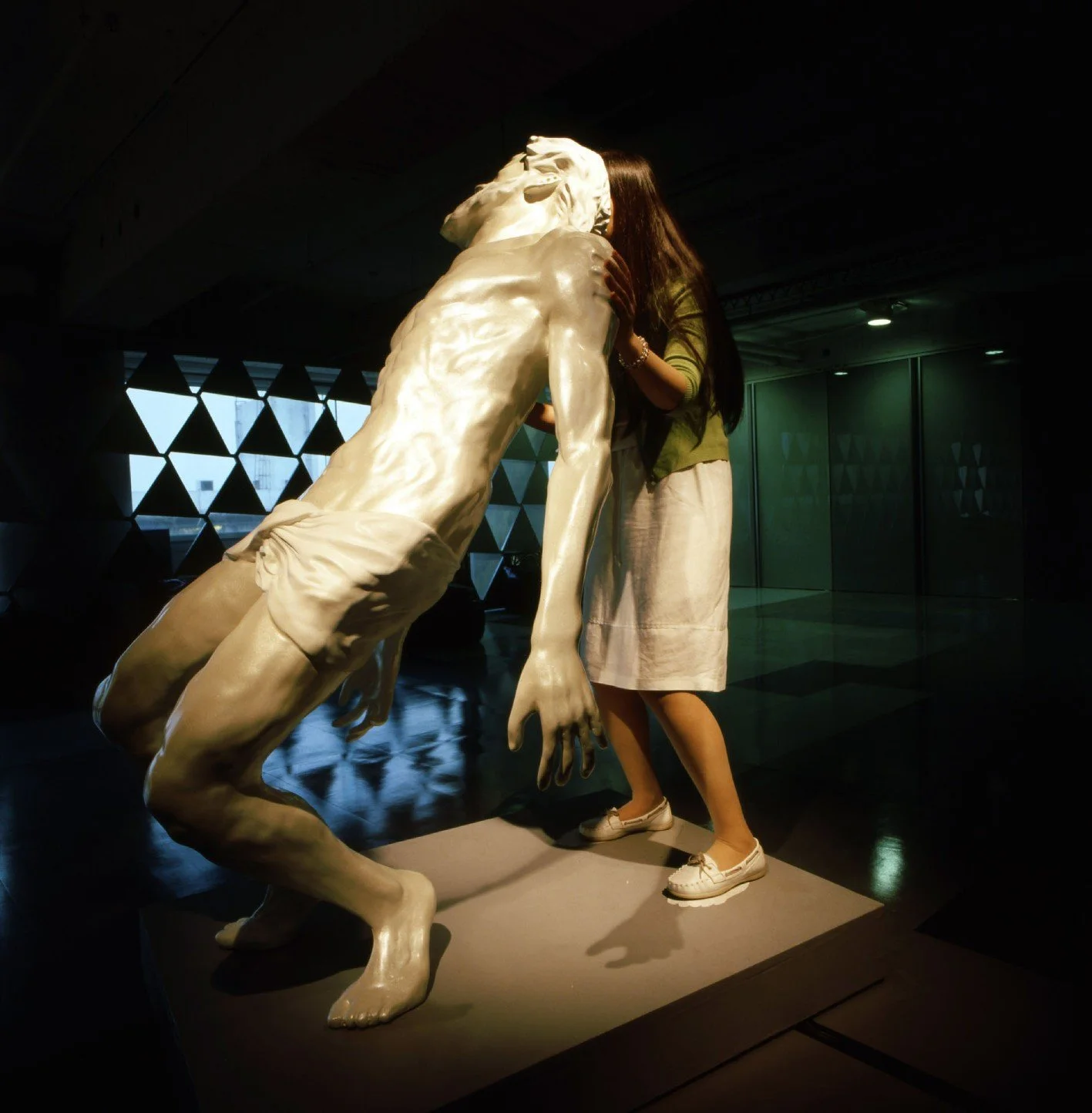 彭弘智 Hung-Chih Peng / 聖殤像/觀音像 Pieta / Kuan Yin