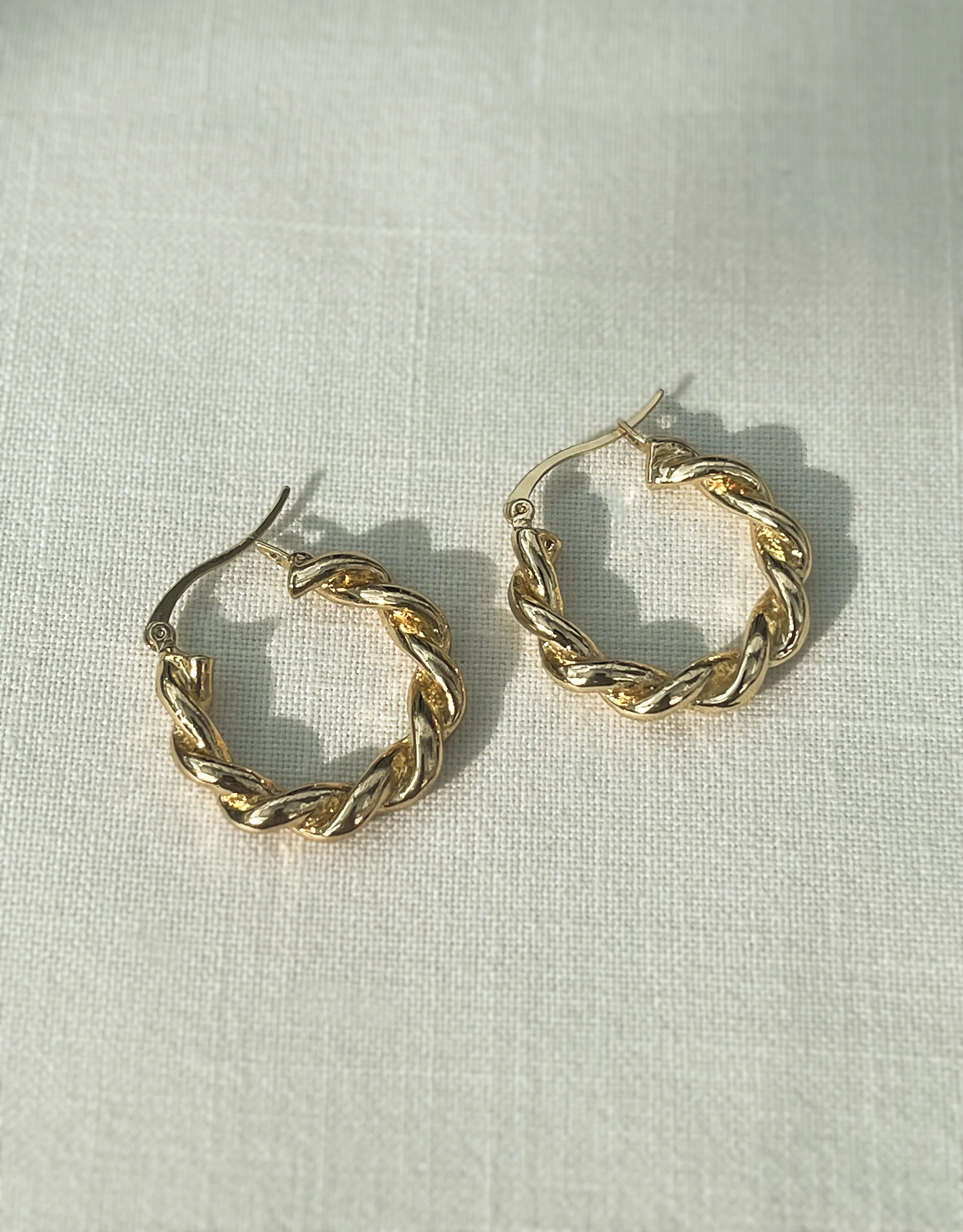 1990s Twisted Gold Hoop Earrings