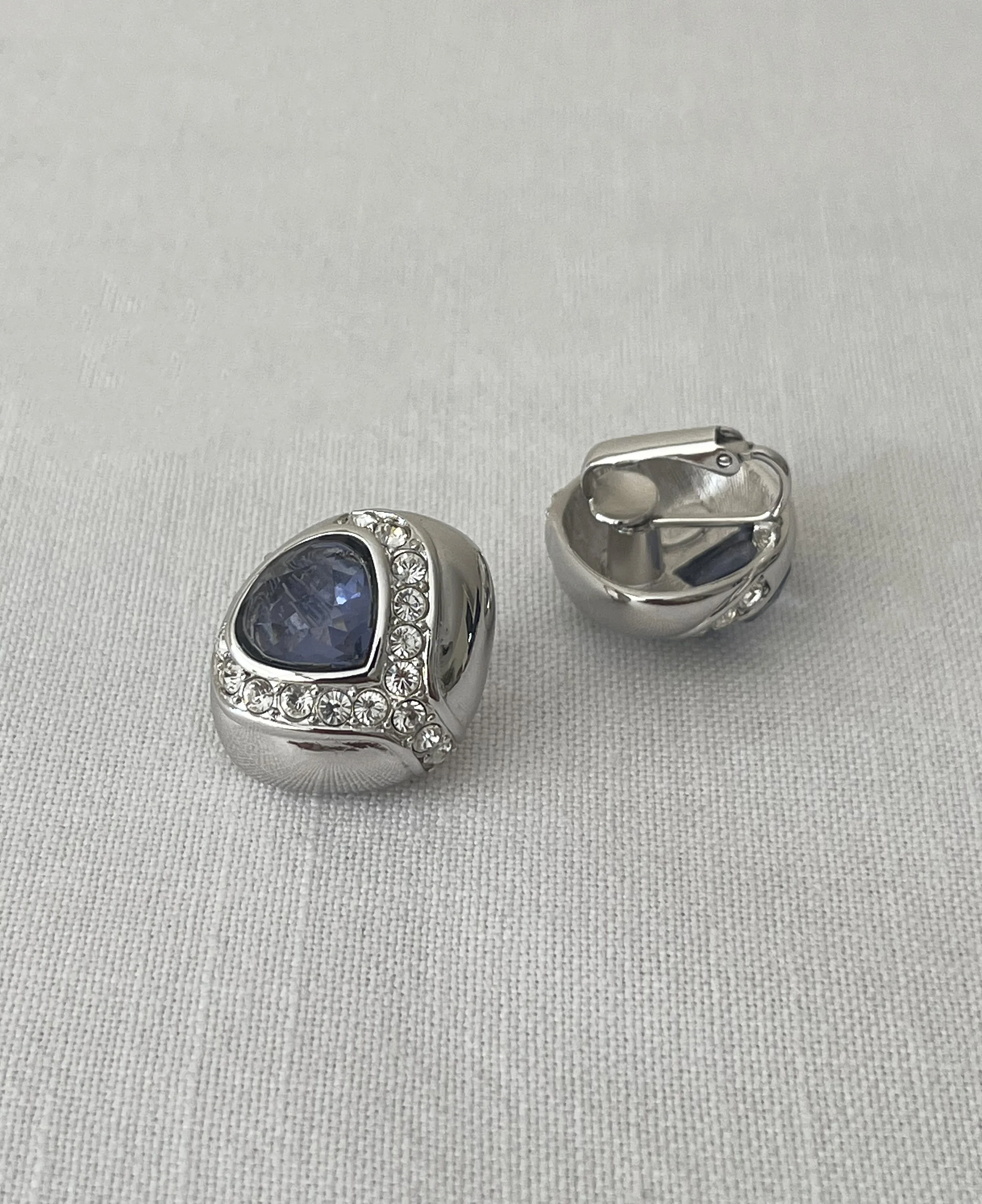 1990s Joan Rivers Sapphire Glass Rhinestone Clip On Earrings