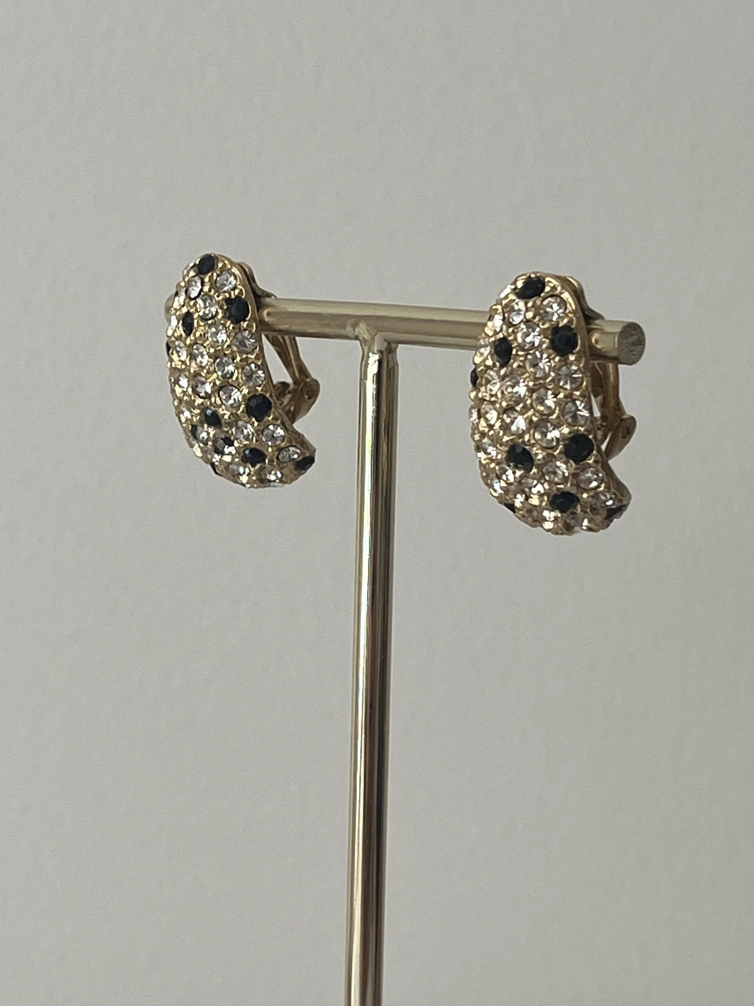 1990s KENNETH JAY LANE RHINESTONE CLIP-ON EARRINGS SIDE VIEW-2.jpeg