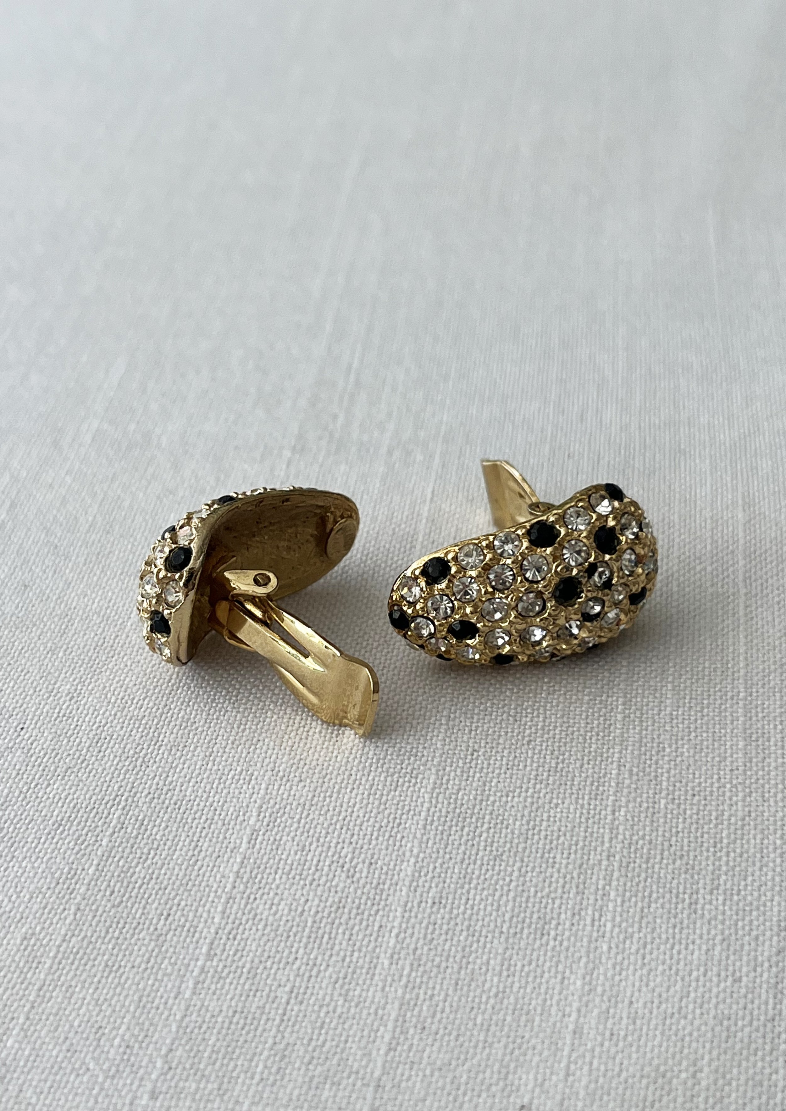 1990s KENNETH JAY LANE RHINESTONE CLIP-ON EARRINGS CLIP DETAIL.jpeg