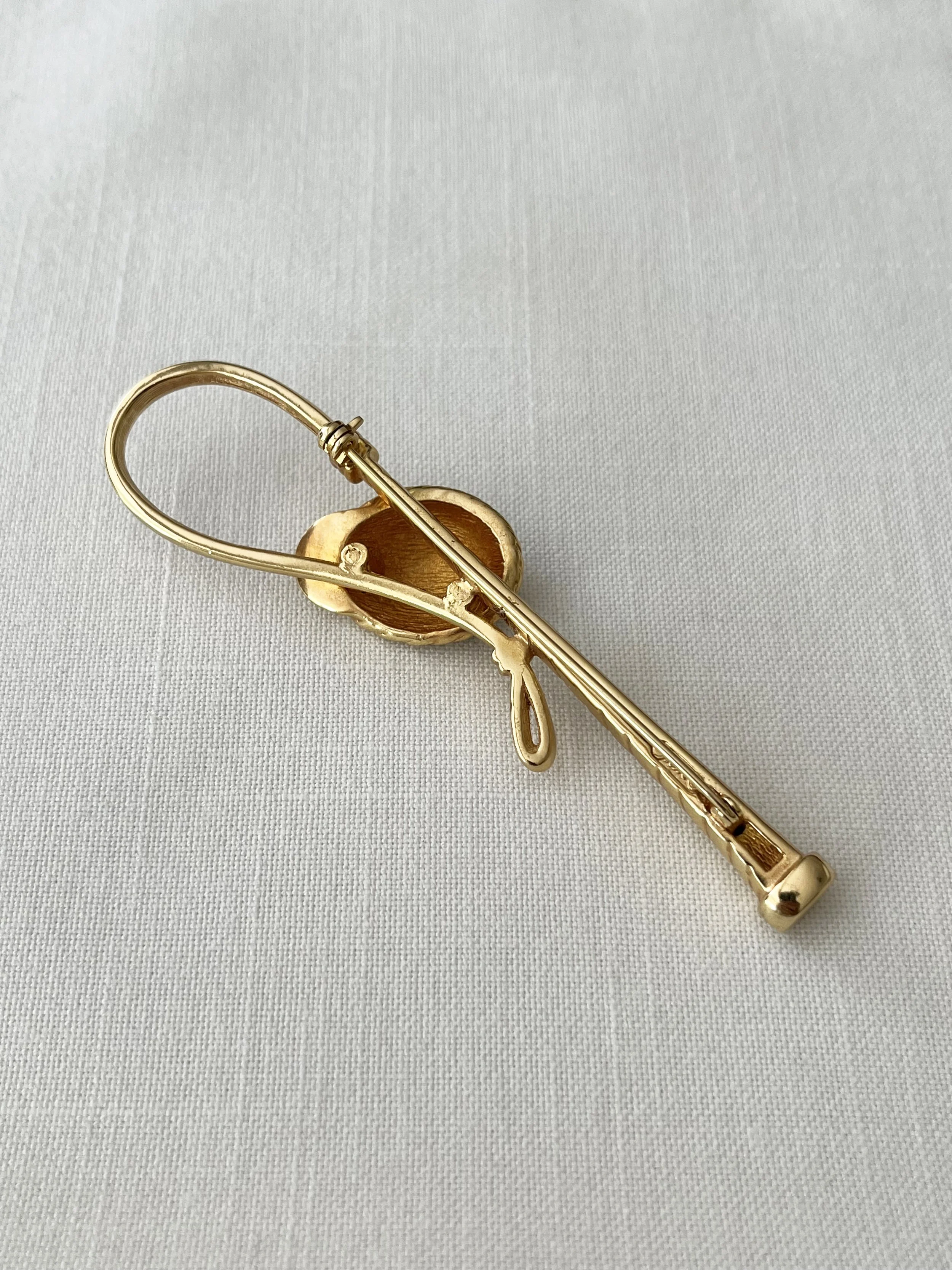 RARE 1980_1990s GROSSE ENAMEL JOCKEY HAT AND RIDING CROP BROOCH REVERSE.jpg