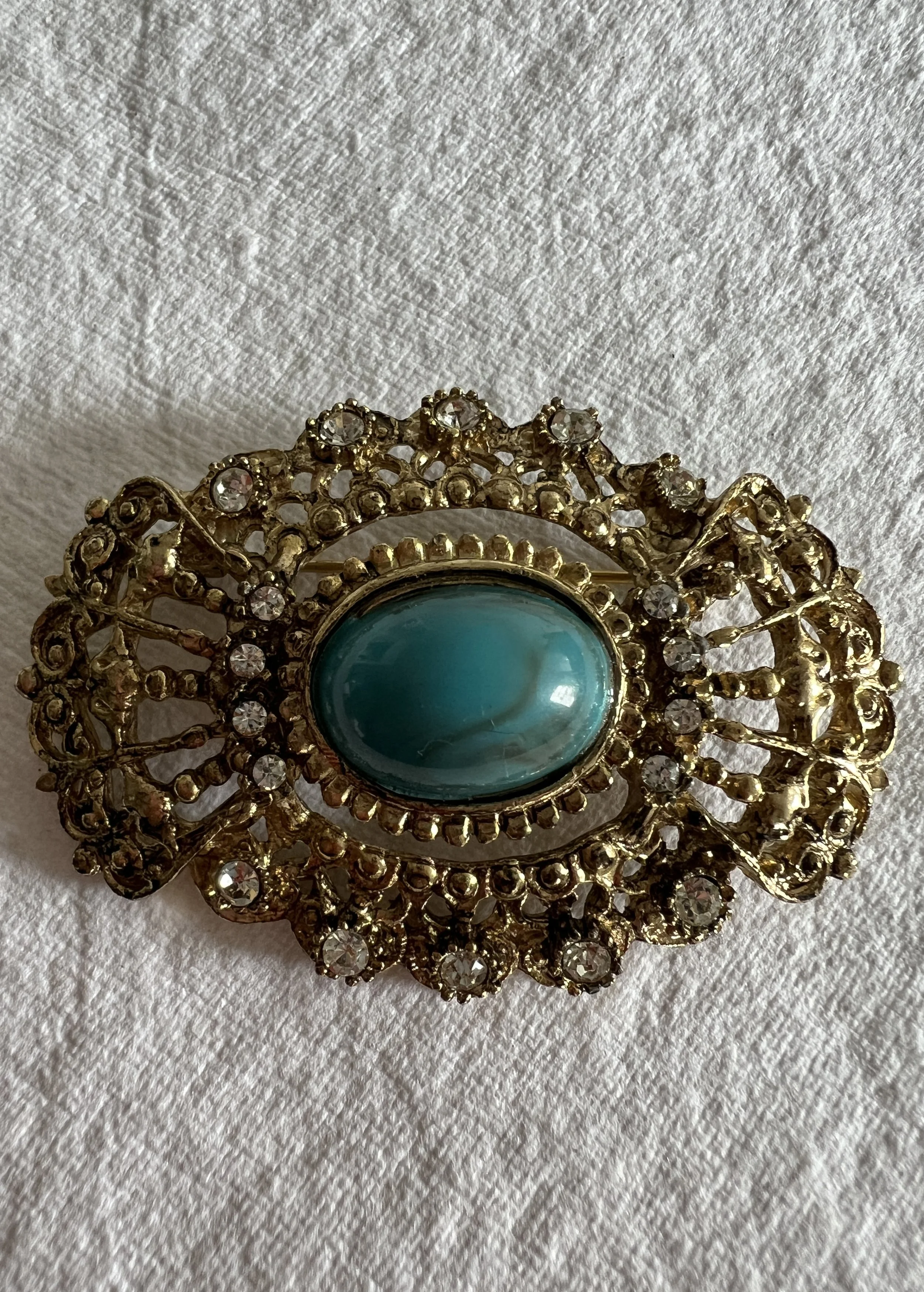 1950s Ornate Green and Gold Brooch