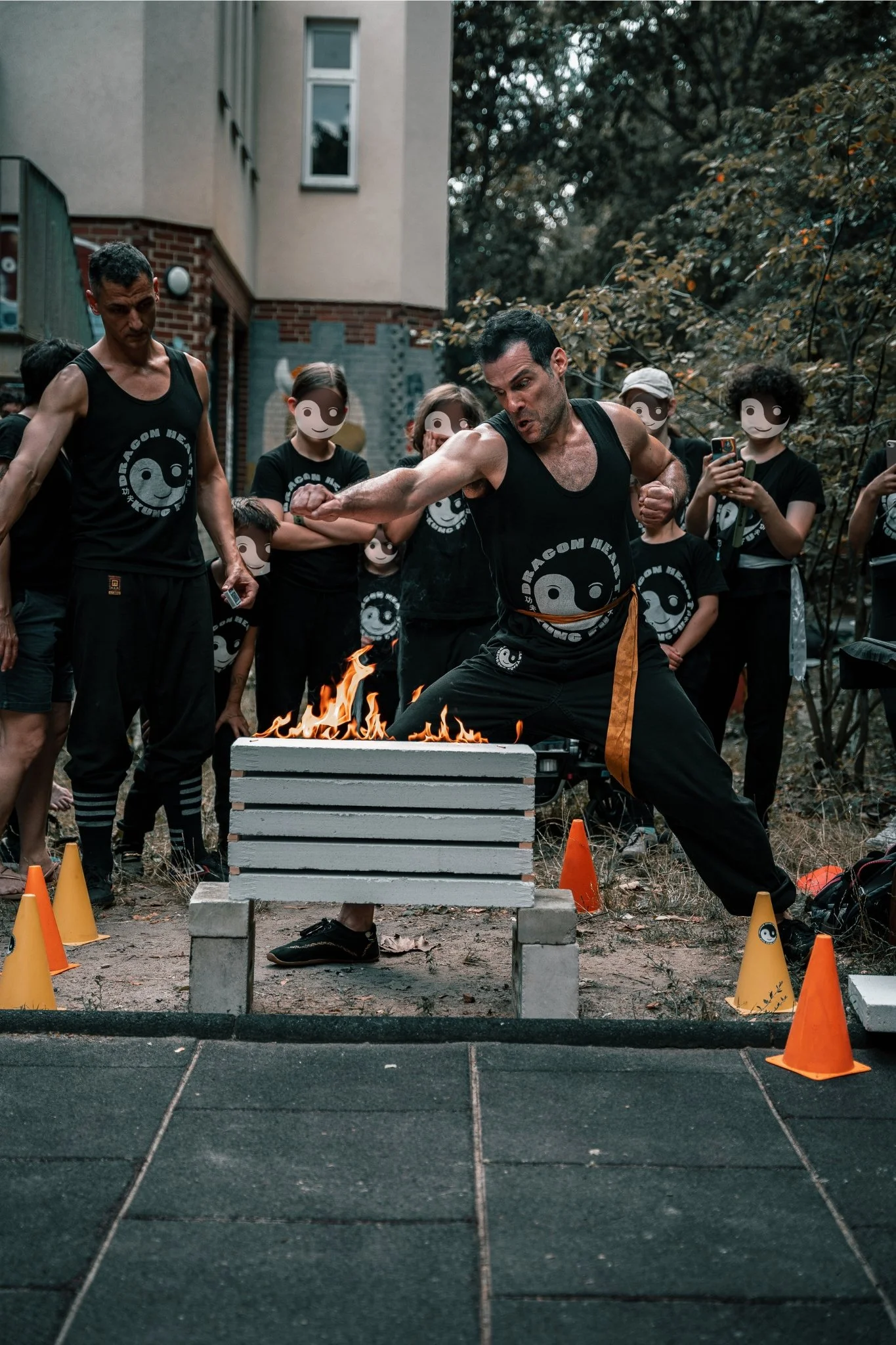 Breaking bricks - Dragon Heart Kung Fu Berlin