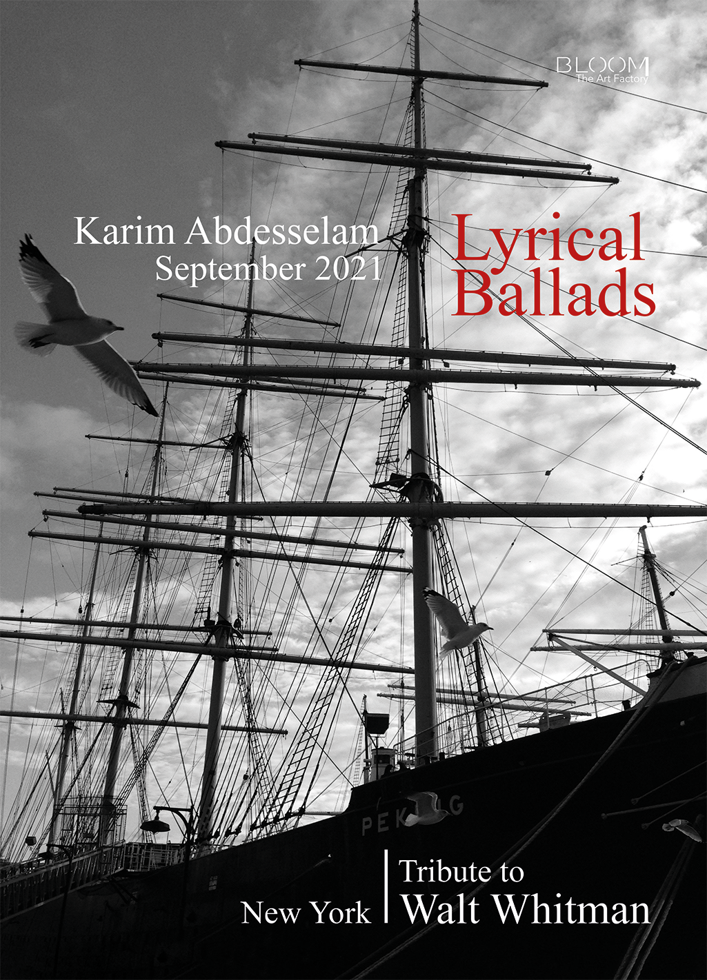 Une photo en noir et blanc d'un voilier avec ses mâts et voiles, des oiseaux volent dans le ciel au-dessus d'eau calme, avec un texte en français et en anglais. Le texte annonce une exposition ou un événement artistique intitulé "Lyrical Ballads" par