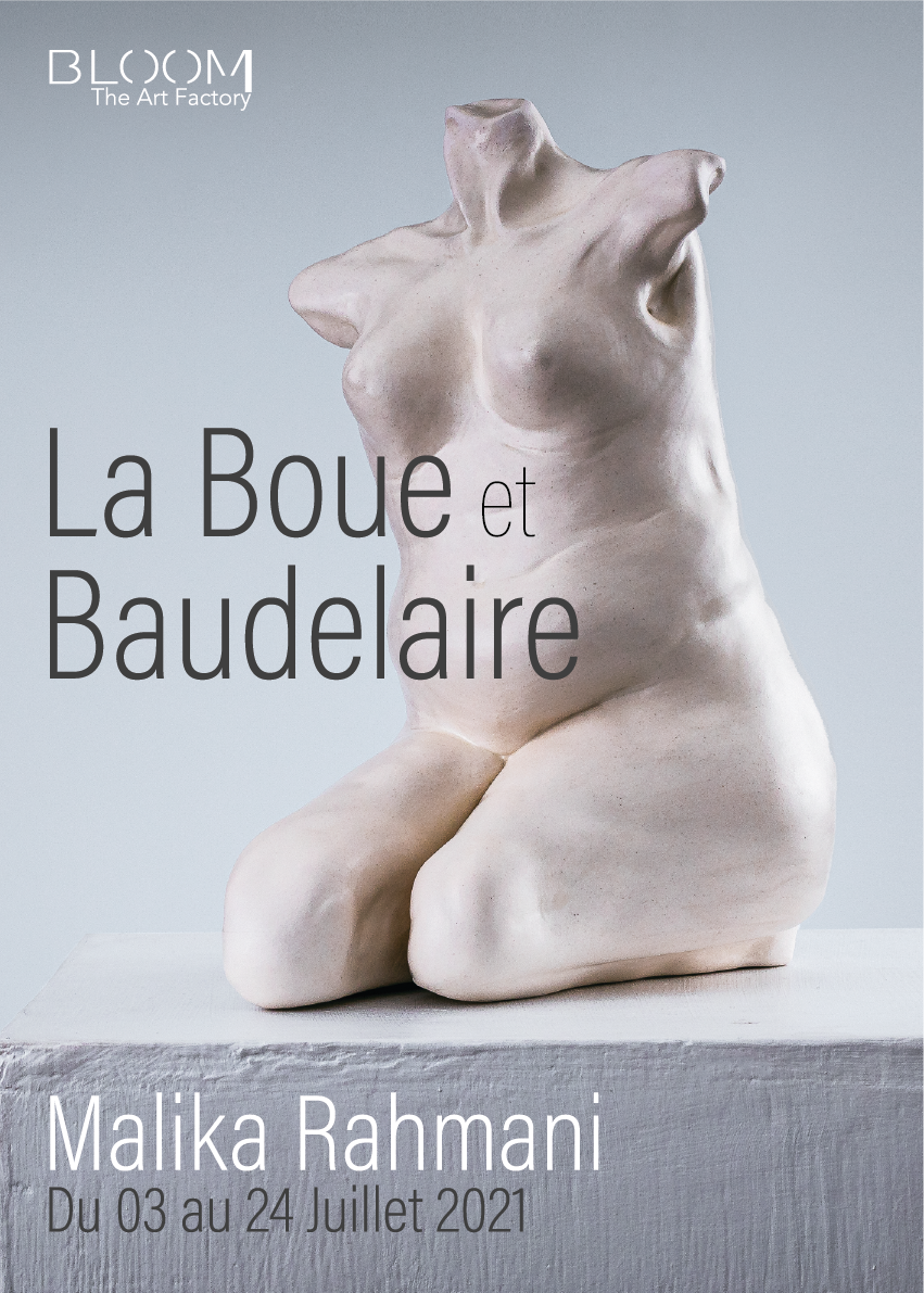 Une affiche d'une exposition d'art présentant une sculpture en marble d'une femme sans tête. Texte en français pour l'exposition "La Boue et Baudelaire" par Malika Rahmani, du 3 au 24 juillet 2021.