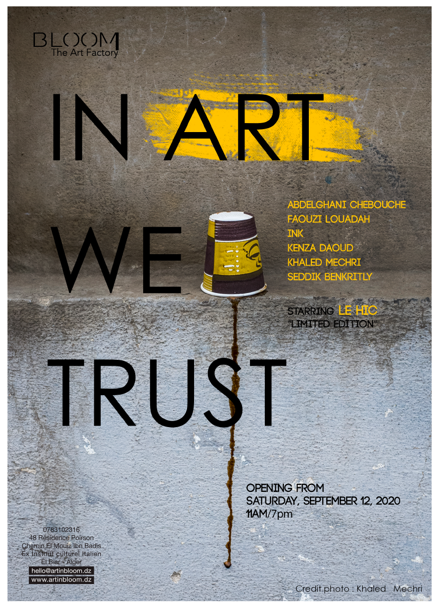 Affiche de l'exposition artistique intitulée 'In Art We Trust' à Bloom, l'usine d'art, avec une peinture en jaune, une tasse de peinture, et des détails sur les artistes et la date de l'événement.
