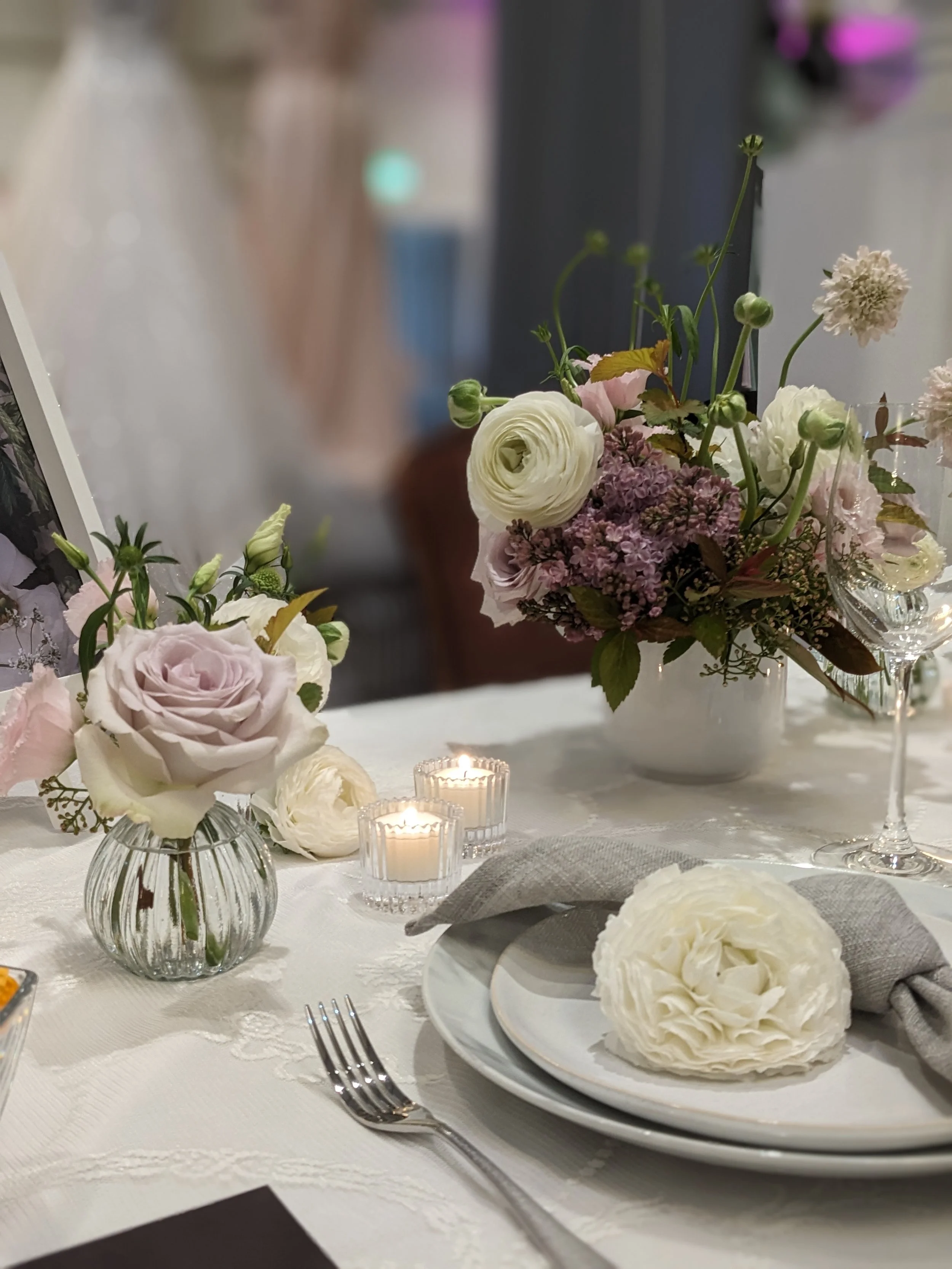 Lilac and white wedding flowers