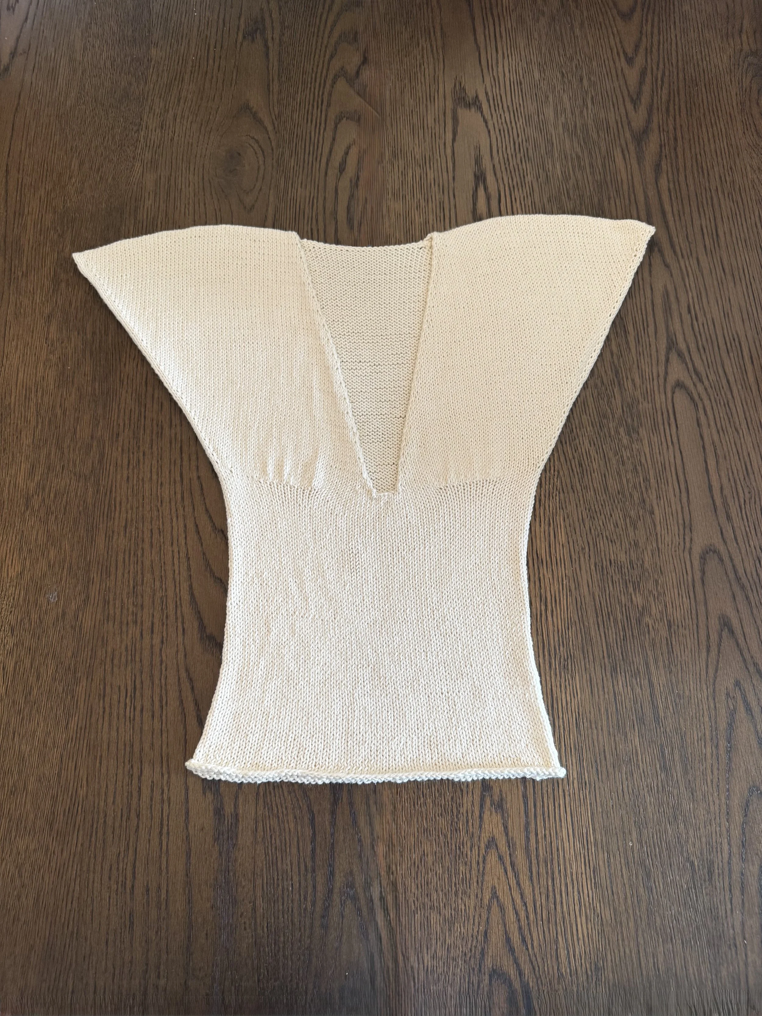 Ivy V-neck top - English pattern