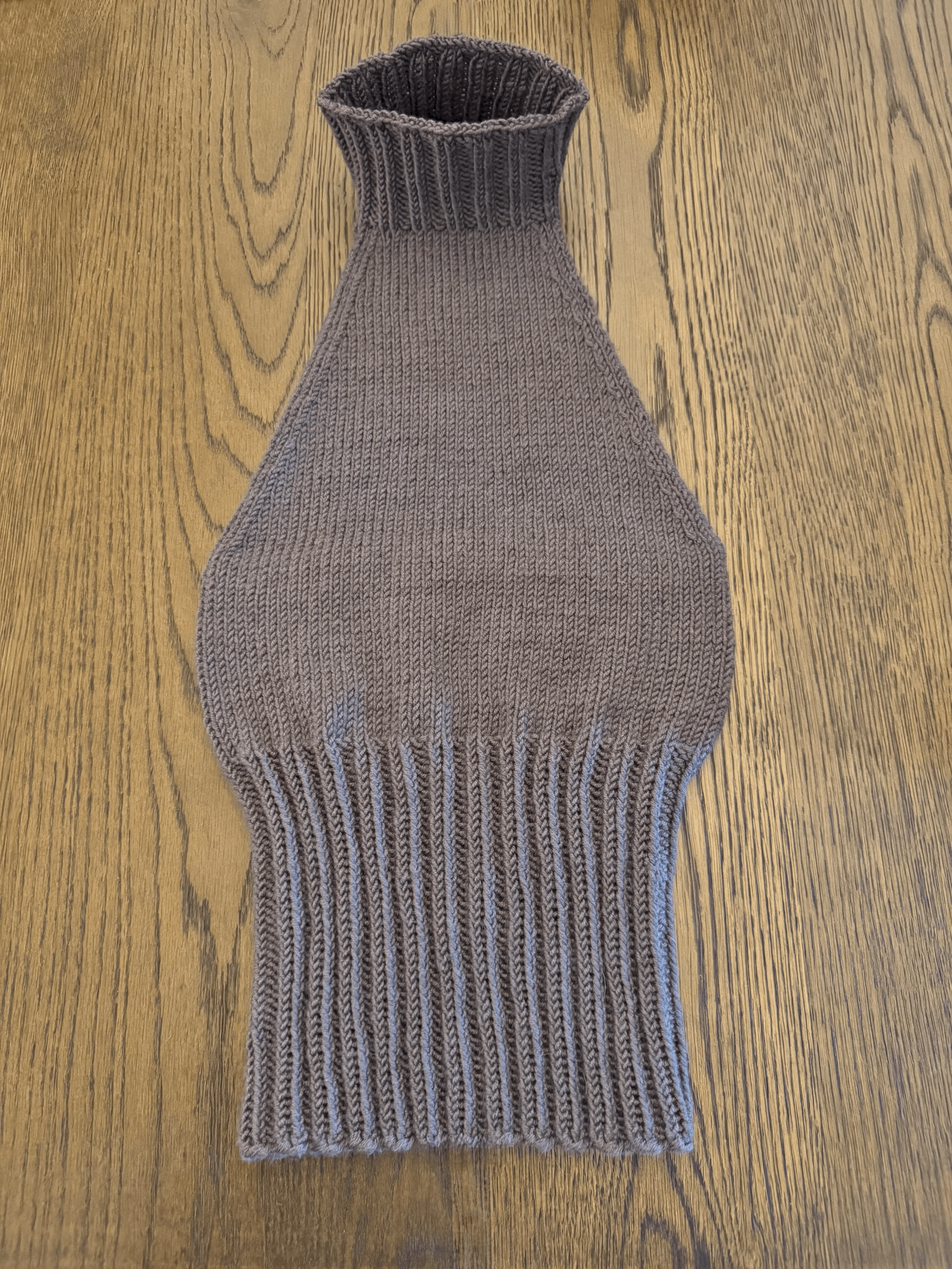 Selene halterneck top - English pattern