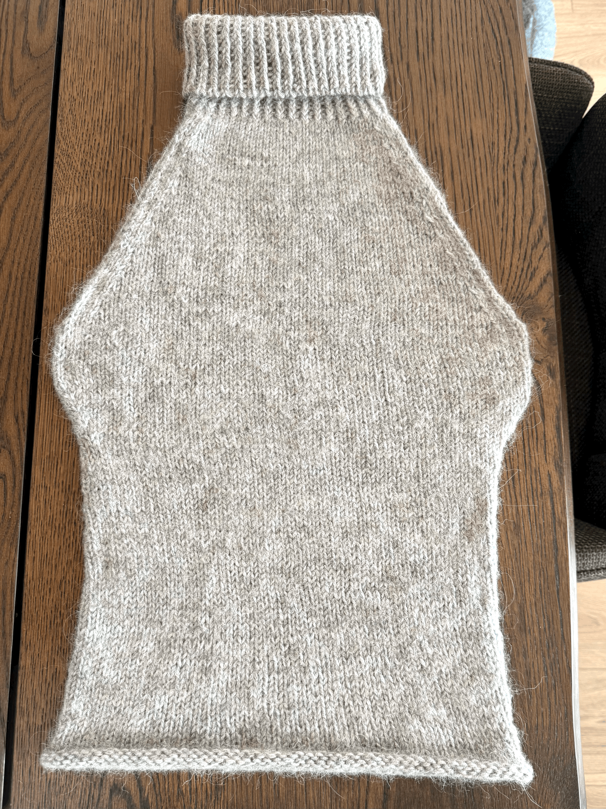 Chloe sleeveless turtleneck - English pattern