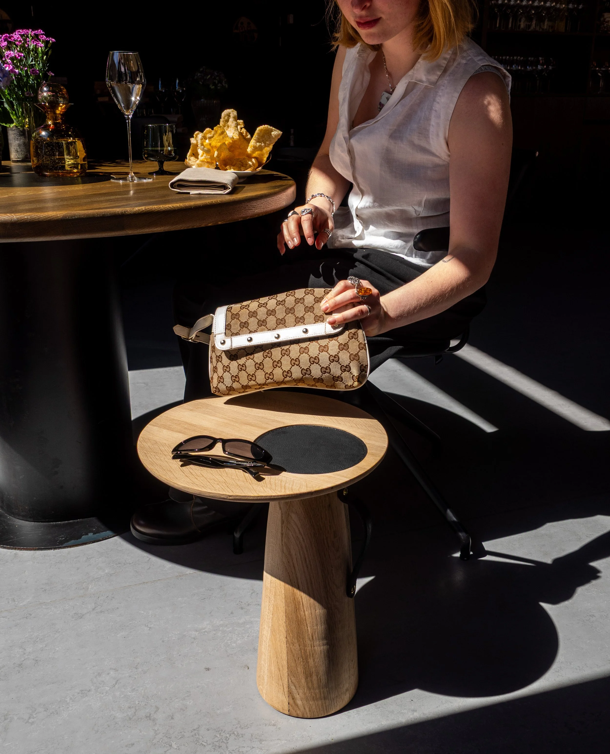 Gæsten ligger sin taske.jpg