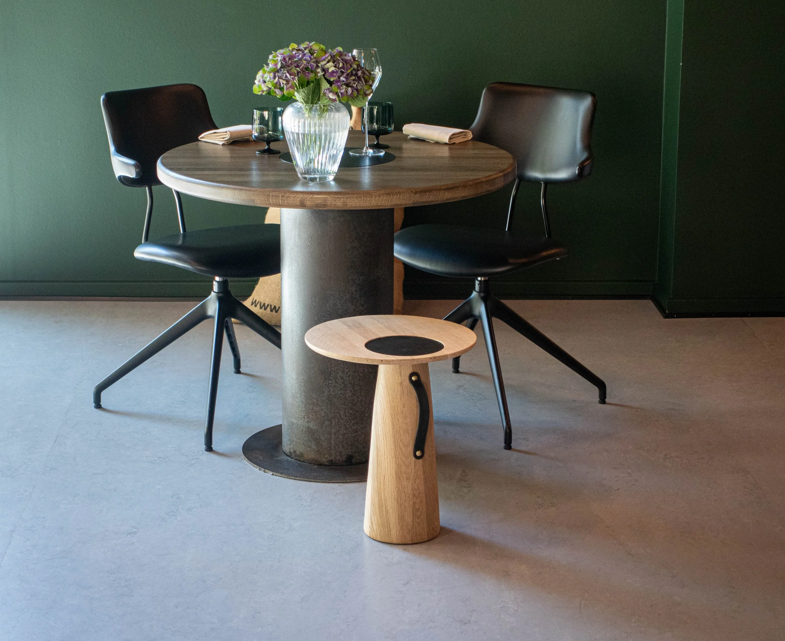 Pedestal ved 2-mands bord-2.jpg