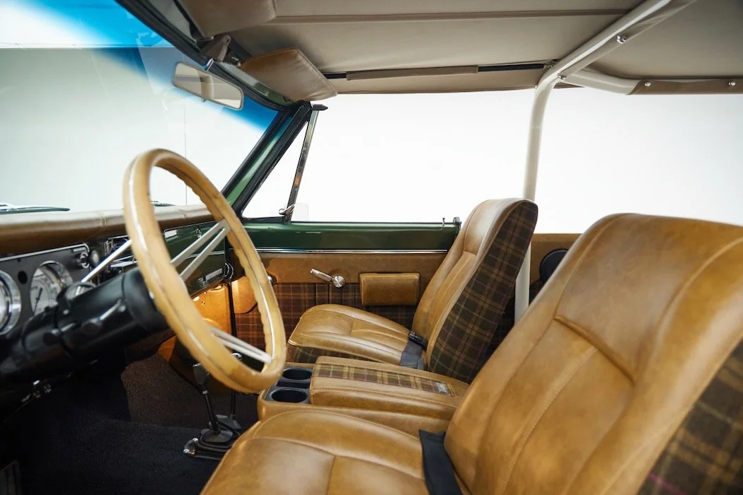 Chevy_K5_GreenTan_129.jpeg