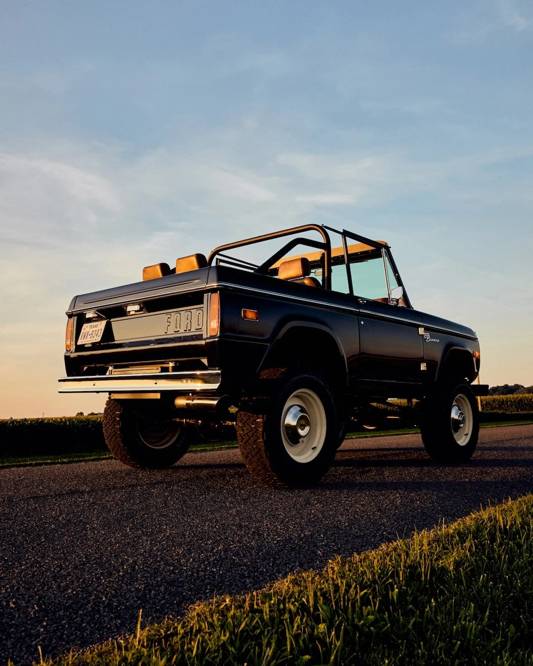 Navy-Coyote-Bronco_With-Trim_63.jpeg