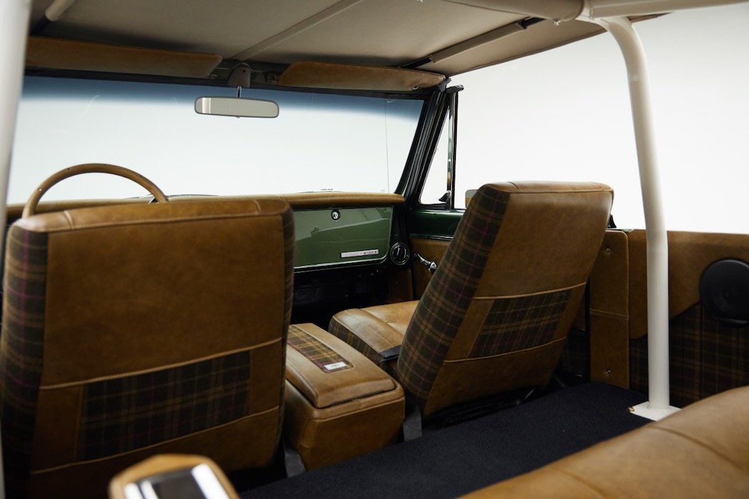 Chevy_K5_GreenTan_157.jpeg