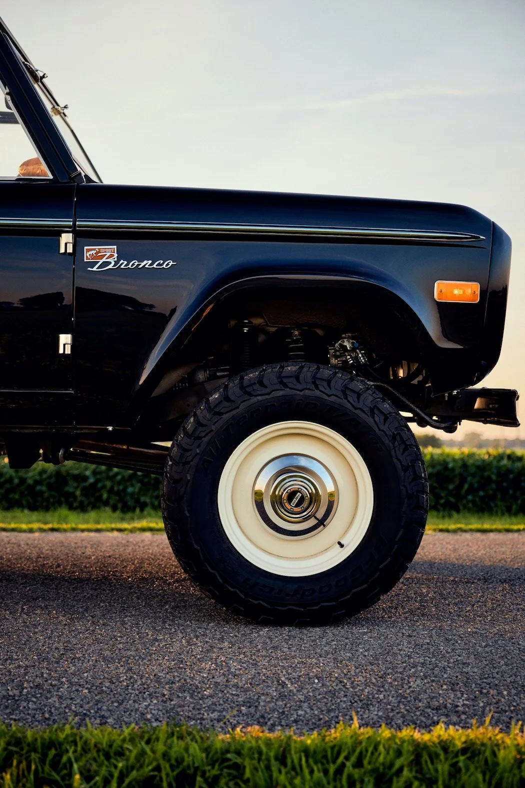 Navy-Coyote-Bronco_With-Trim_65.jpeg
