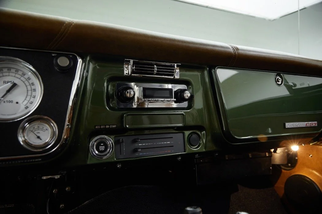 Chevy_K5_GreenTan_163.jpeg