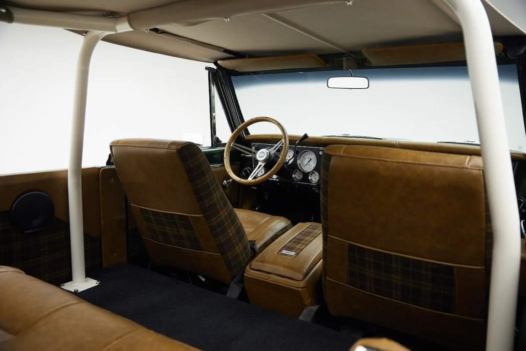 Chevy_K5_GreenTan_167.jpeg