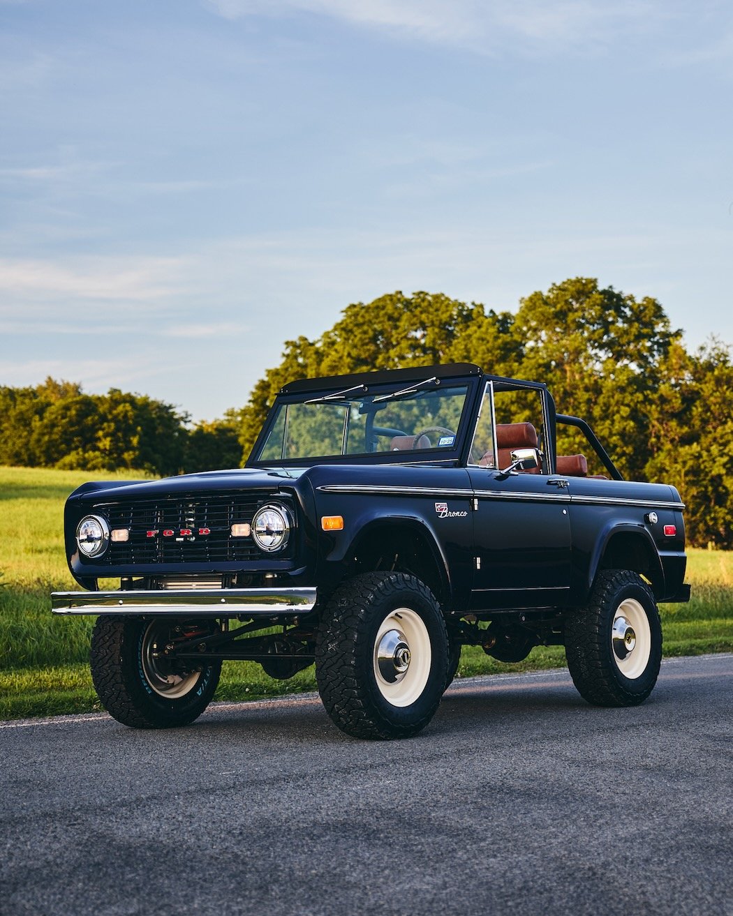 Navy-Coyote-Bronco_With-Trim_40.jpeg