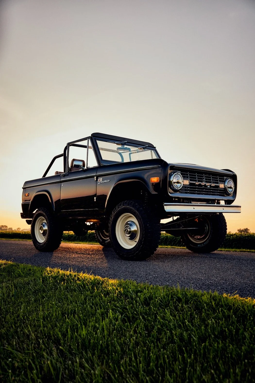 Navy-Coyote-Bronco_With-Trim_67.jpeg