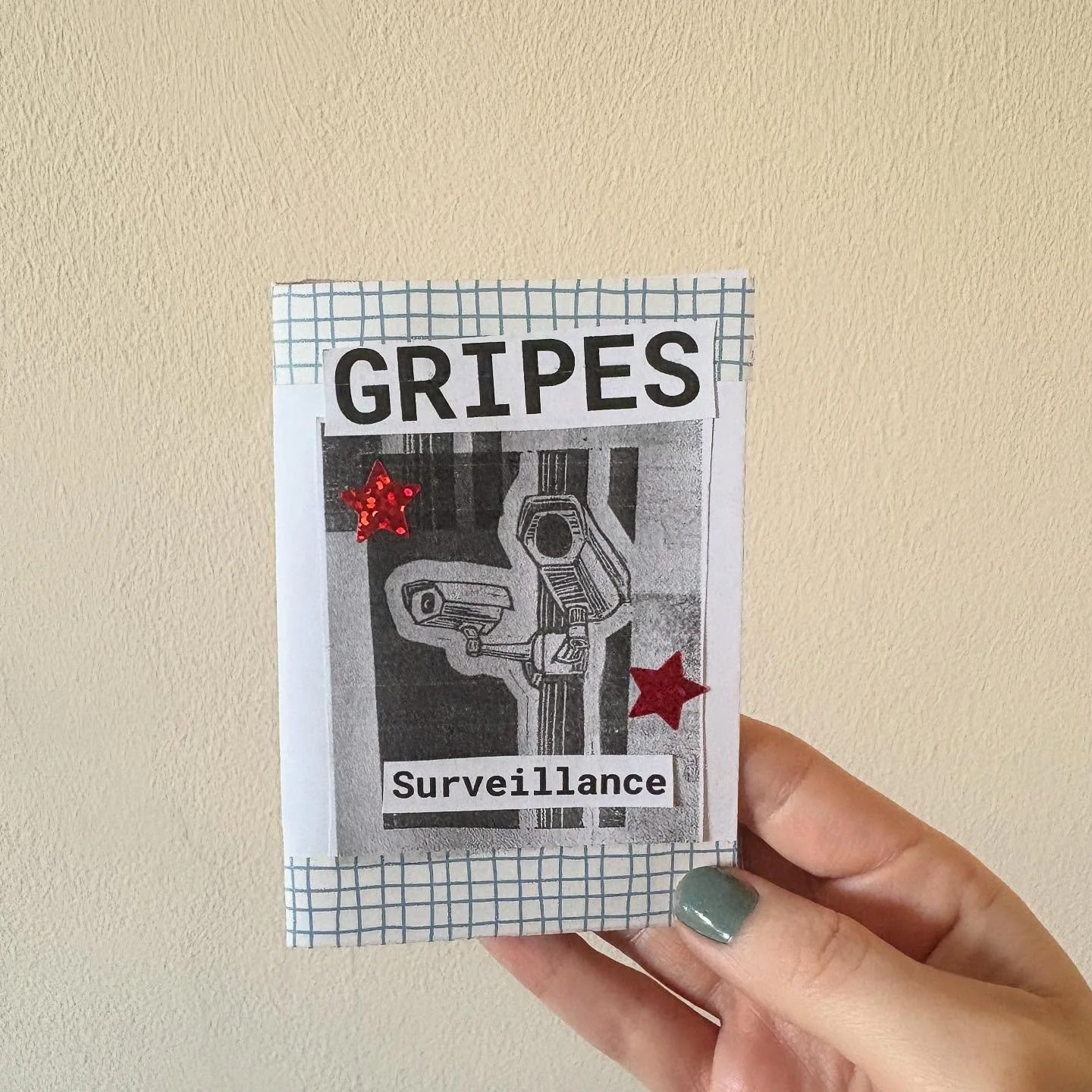 👁️ 👁️ new week, new zine, old gripes. 

This is focussed on disability but ofc also applicable to other forms of prejudice and marginalisation too. 

Some looks are curious but invasive, others can cause a feeling of unsafeness. 

The linocut camer