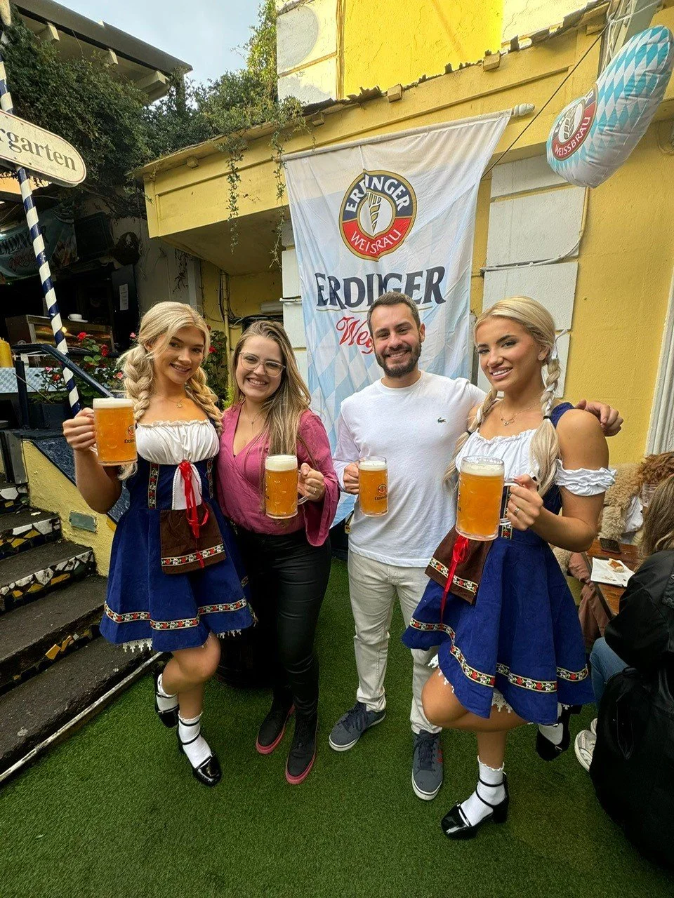 heidi girls and customers.jpg
