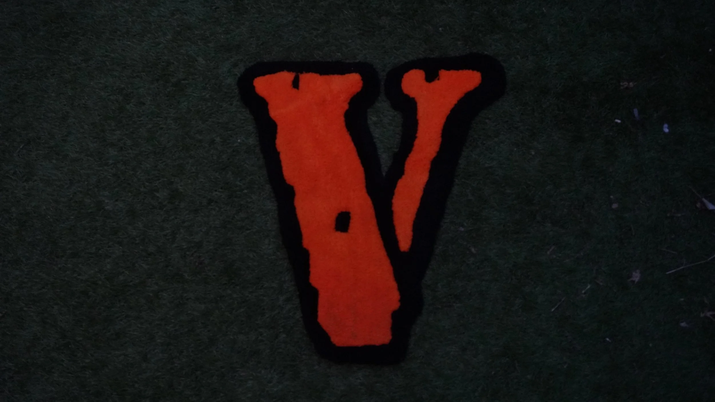 Vlone Inspired Tufted Rug