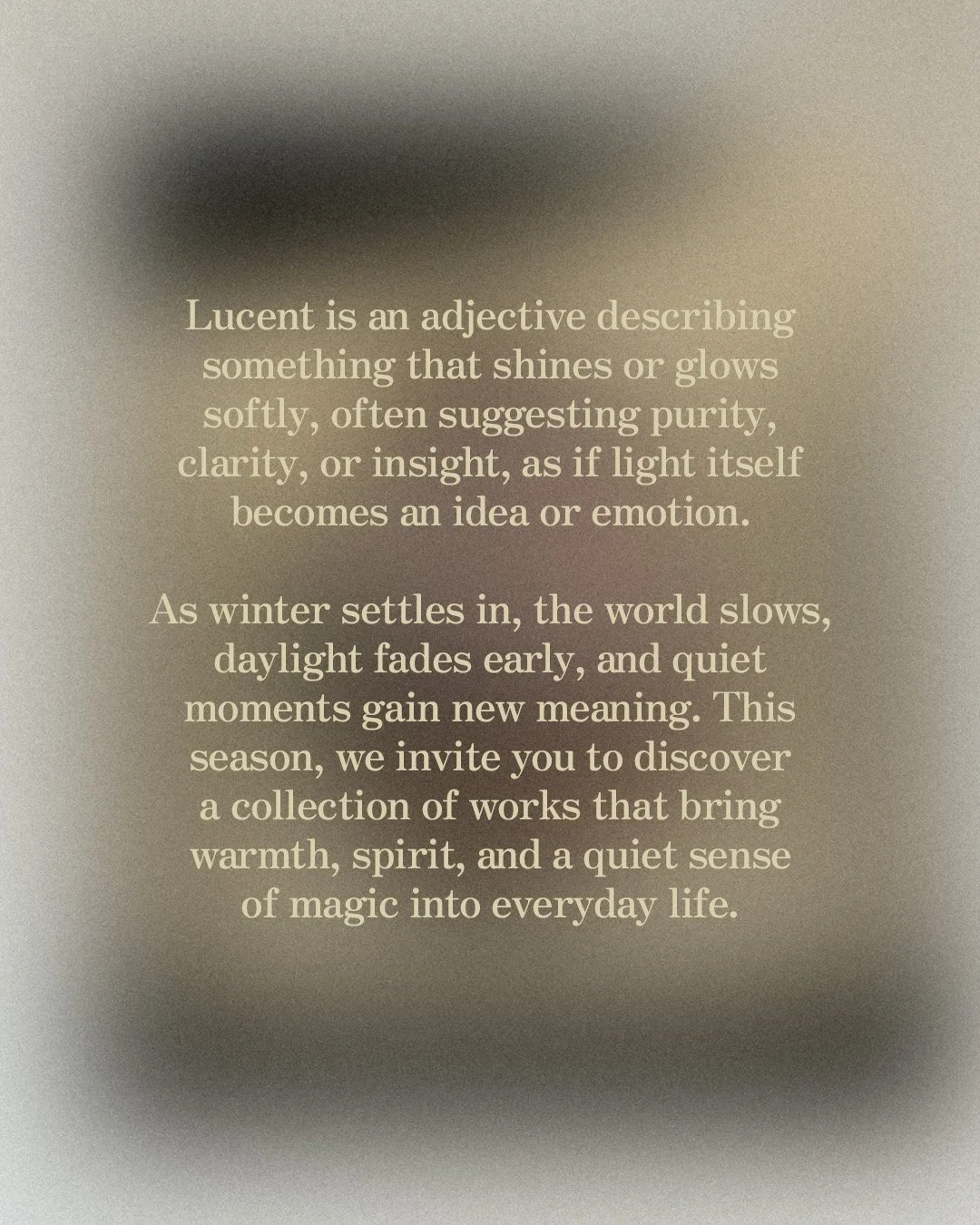 Testo che descrive la luce lucente come un'idea o un'emozione, con un invito a scoprire opere che portano calore e spirito nella vita quotidiana.