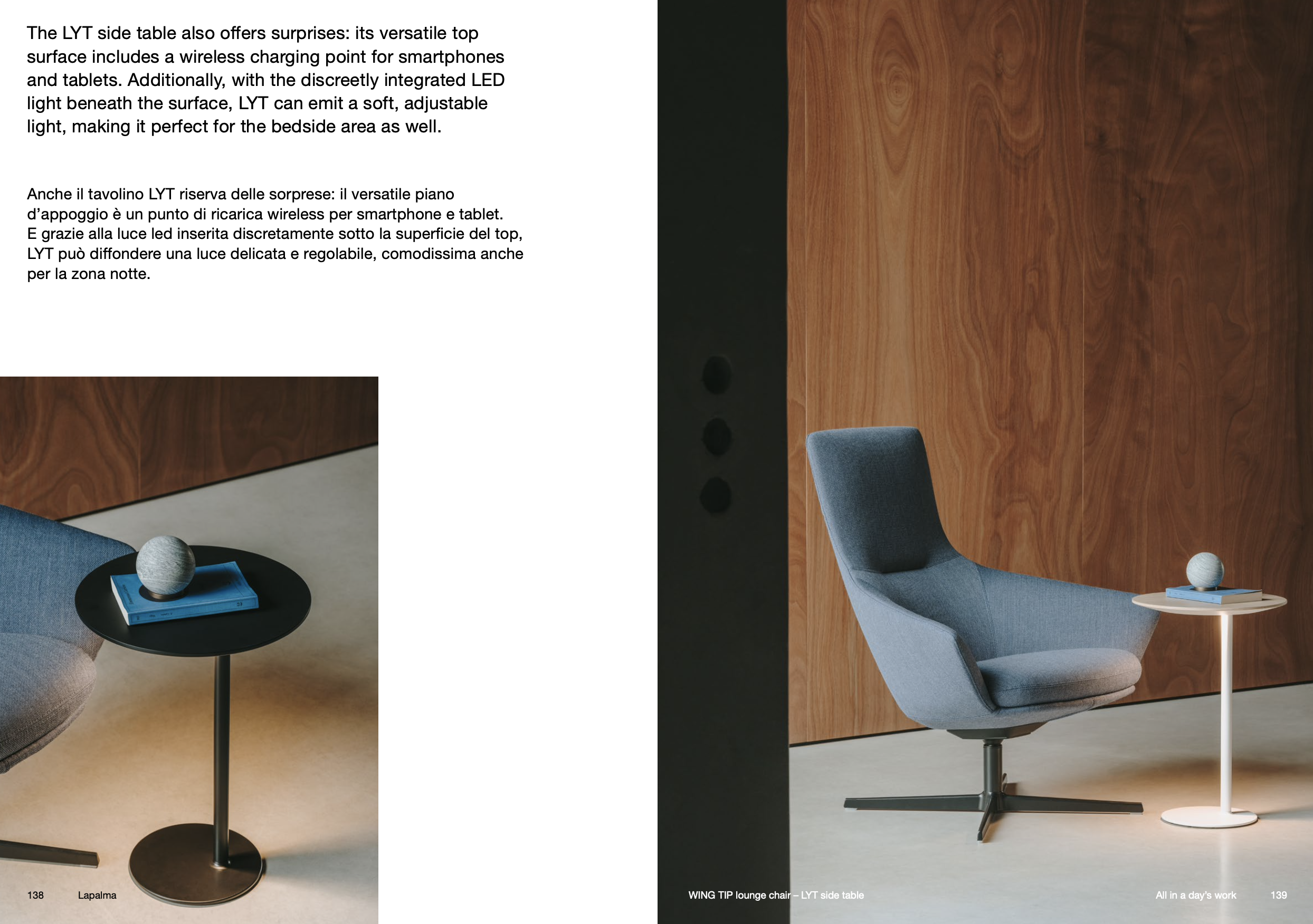 Una sedia da salotto moderna blu con tavolino laterale bianco e decorazione a sfera grigia, di fronte a una parete in legno chiaro.