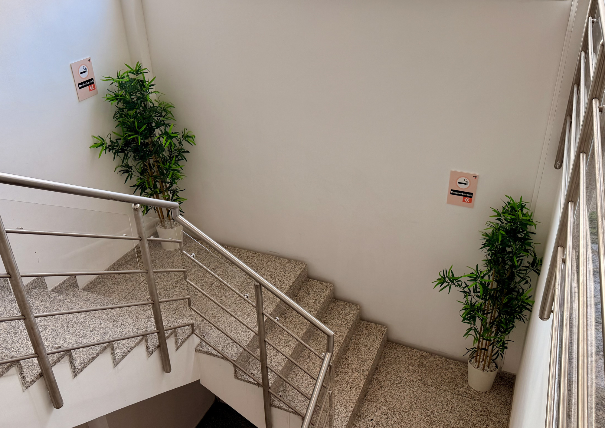 STIEGE ZU DEN BACKSTAGE RÄUMEN