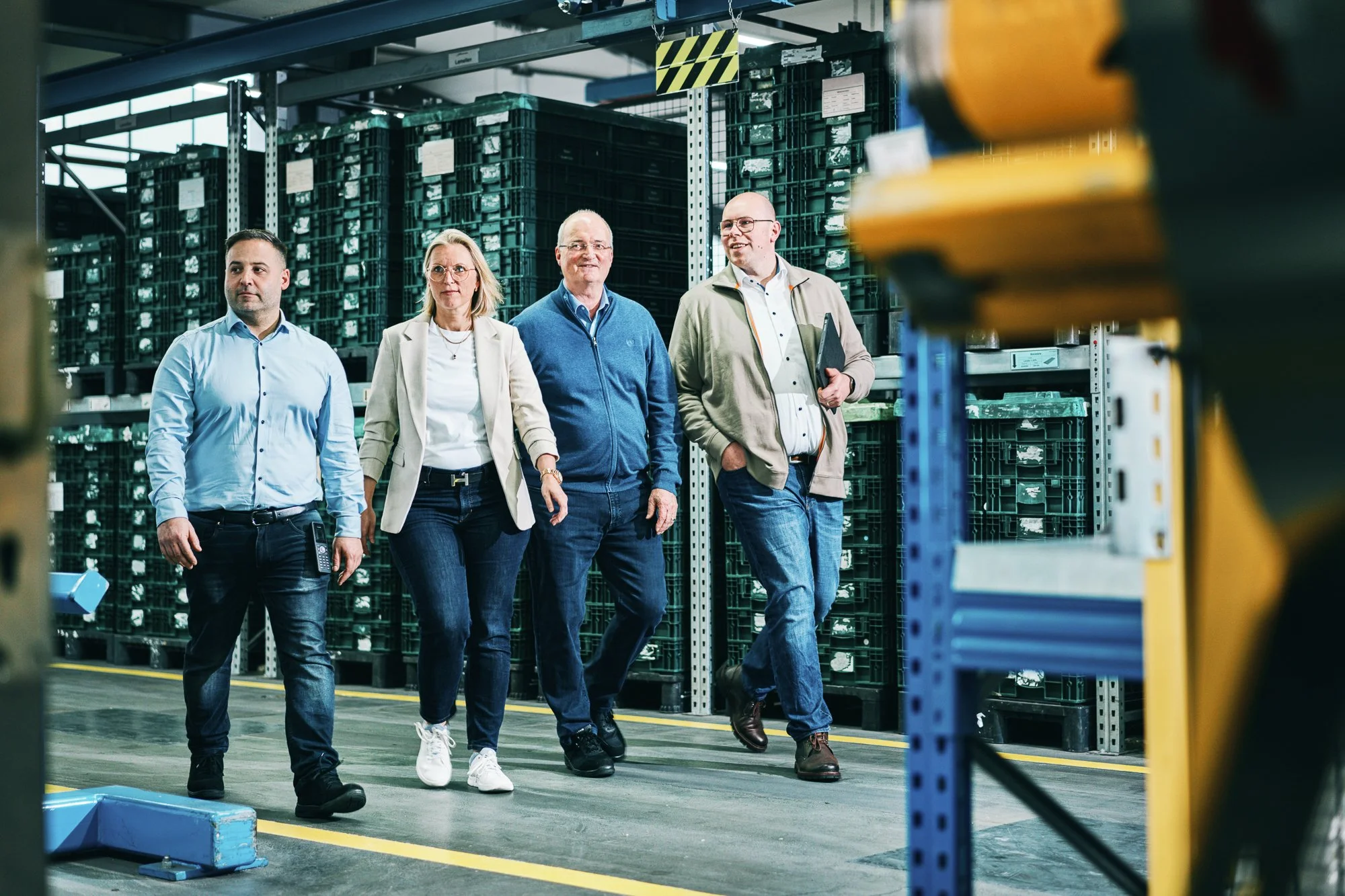 Thermagenix Führungsteam in der Produktionshalle für Wärmetauscher und Thermomanagement-Lösungen