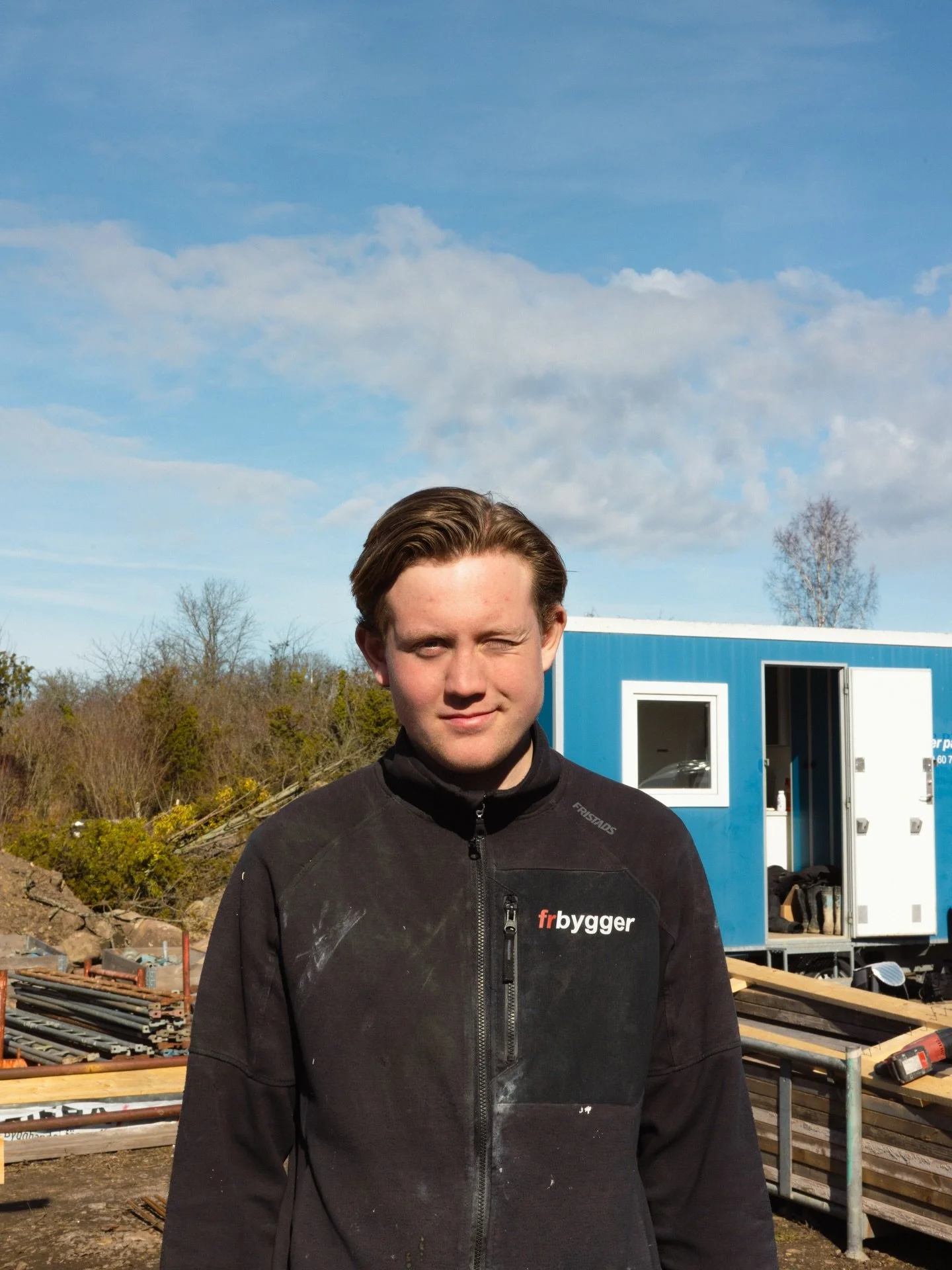 M&ouml;t V&aring;rat Team

Hugo Rydberg
22 &aring;r 

Ni hittar Hugo l&auml;ngst fram i klacken d&auml;r han supportar @kalmar_hc
Sv&aring;rt att missa😉

Arbetat 2 &aring;r p&aring; Fr bygger🔨 
@hugo.rydeberg