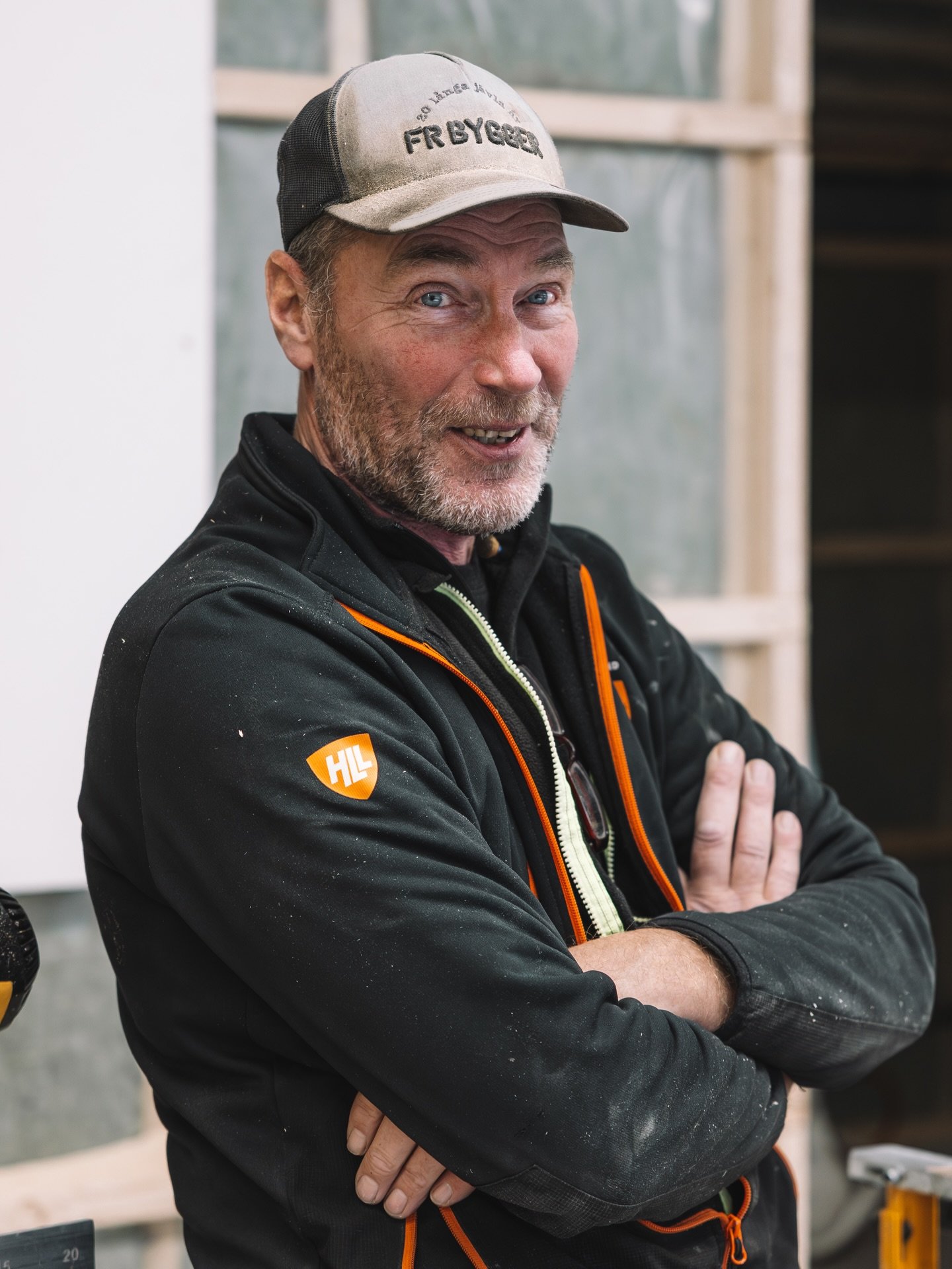 M&ouml;t v&aring;rat team!

Bj&ouml;rn Andersson
60 &aring;r

Alltid i fullg&aring;ng med sommarstugan p&aring; norra &Ouml;land☀️

Arbetat 6 &aring;r p&aring; Fr bygger🔨