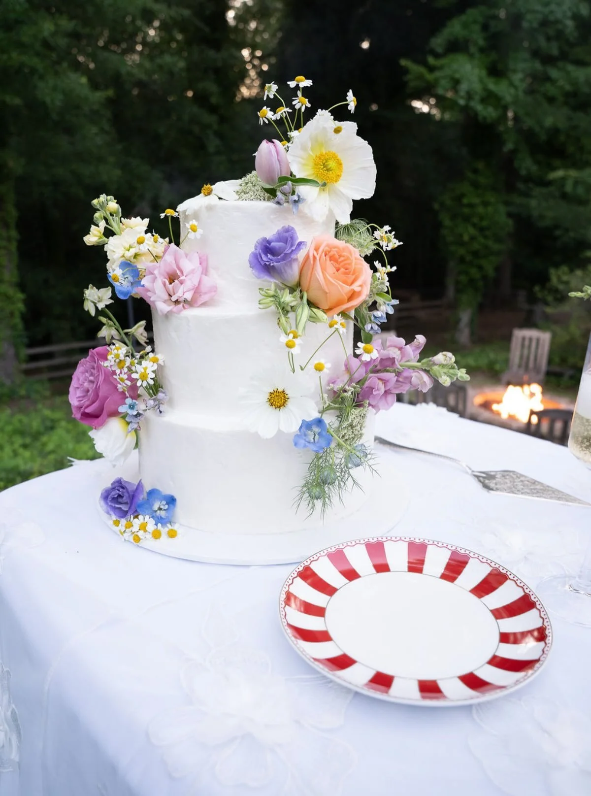As some of you know, weddings that are on family property hold a special place in my heart. The work that is put into the wedding weekend is hard, but the reward is so worth it! This wedding was the third and final wedding held at their childhood hom