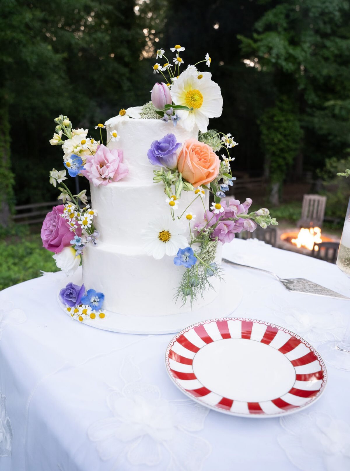 As some of you know, weddings that are on family property hold a special place in my heart. The work that is put into the wedding weekend is hard, but the reward is so worth it! This wedding was the third and final wedding held at their childhood hom