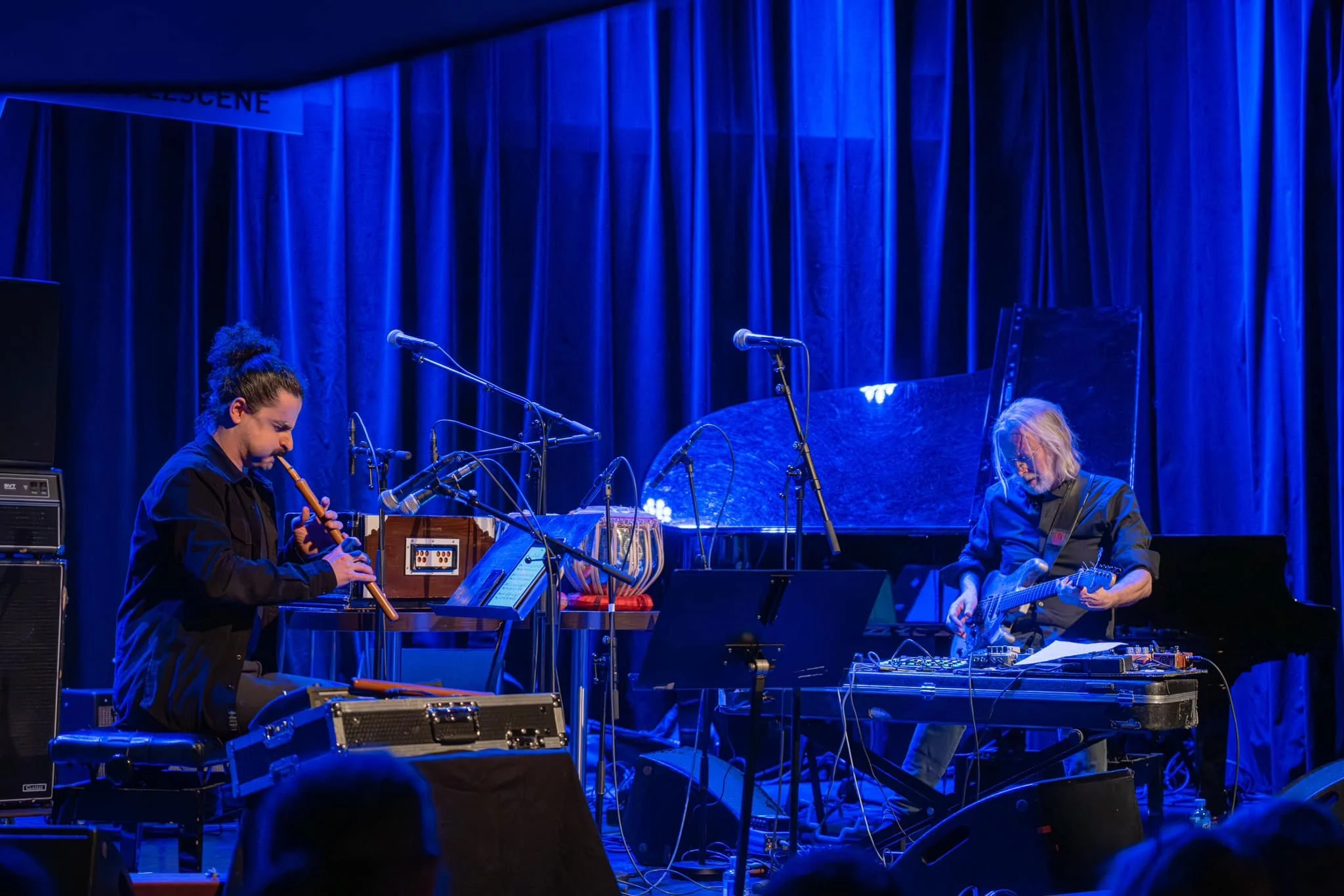 Canberk Ulaş and Eivind Aarset are performing live on the stage.