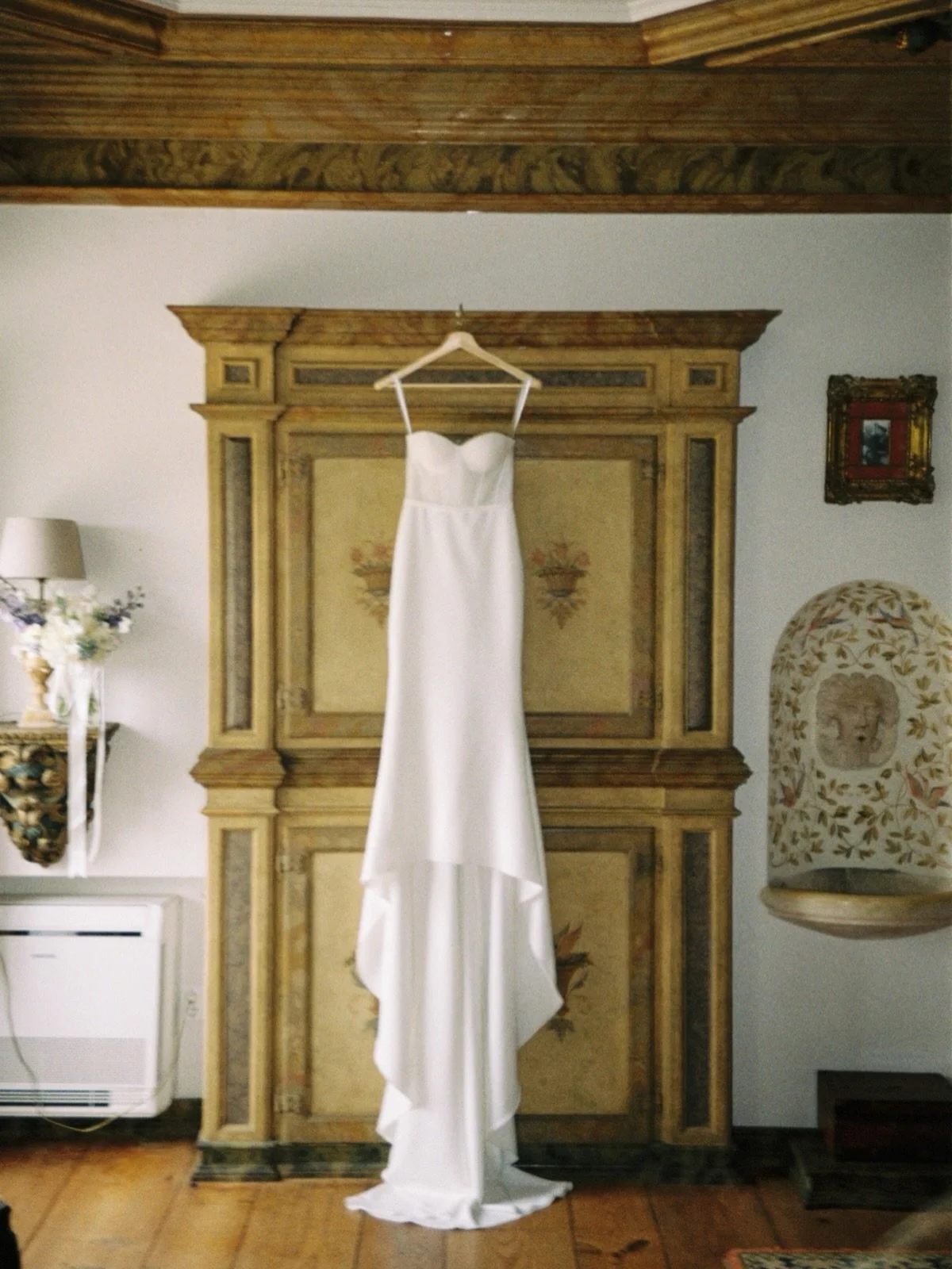 Tiffany&rsquo;s wedding dress on film

@quintadaconceicao, May 2024