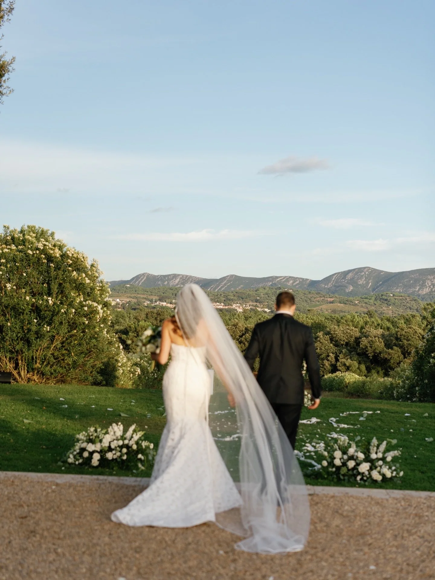 I love venues with an impressive view and @herdadedoperu is definitely one of those 💛

Gemma + David, September 2025

Wedding Planner: @vowsportugal 
Venue: @herdadedoperu 
Photographer: @patdecarvalhofotografia
Right-hand photographer: @niacarvalho