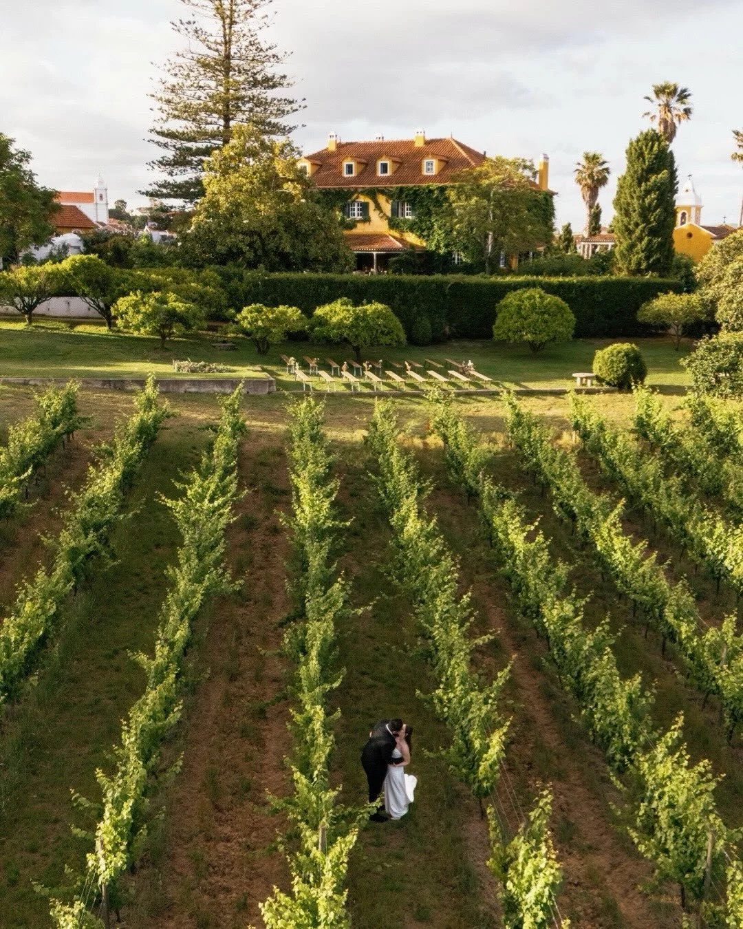 Alissa + Christian wedding day in Quinta de Sant&rsquo;Ana was as special as it gets 💛

Venue: @quintadesantanamafra 
Florals: @quintadesantanaflores 
Catering: @quintadesantanamafra 
Wedding planner: @alex.mengheres 
Bride&rsquo;s dress: @love_spel